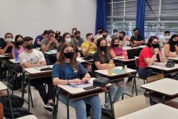 UEM retoma aulas presenciais das graduações nos sete câmpus