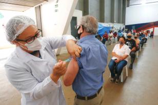 Imunizados ainda precisam tomar cuidados na pandemia