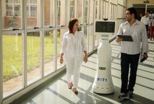 Robô usado no HUM é considerado uma das principais iniciativas no uso da inteligência artificial na América Latina