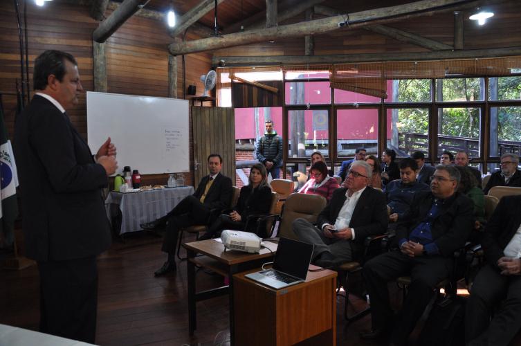 Palestra do professor Aldo Bona