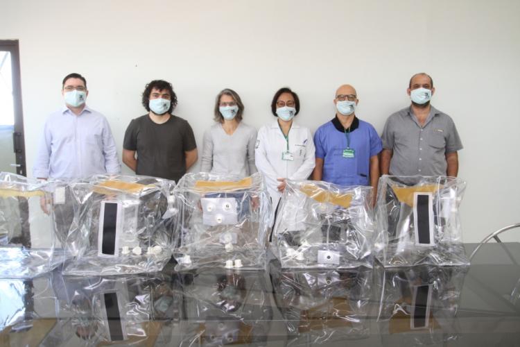 Capacete criado na UEM eleva de 70% para 92% saturação de oxigênio em doentes da Covid-19