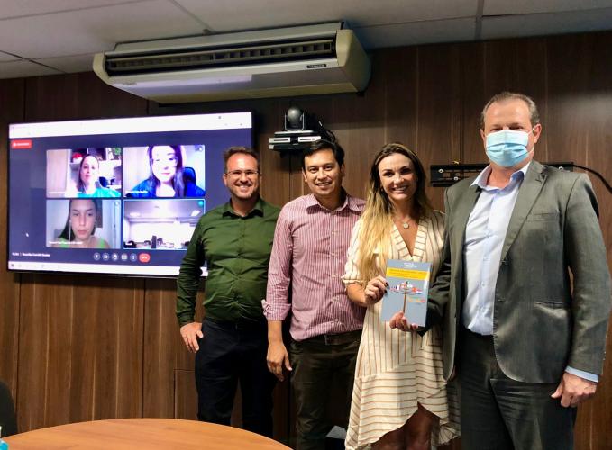 Paraná Fala Idiomas avalia retorno de atividades presenciais