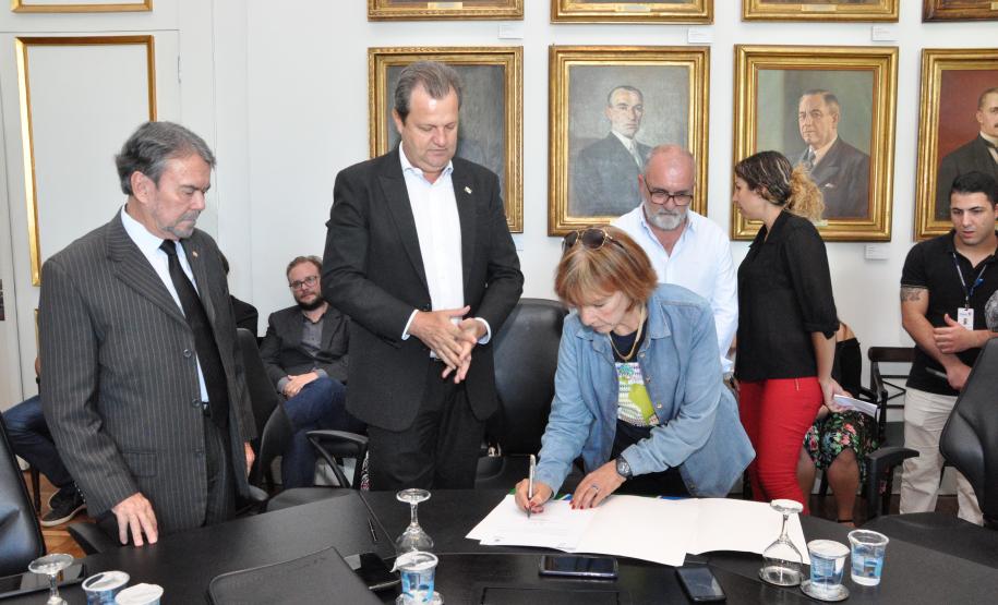 Superintendência de Ciência, Tecnologia e Ensino Superior do Paraná (Seti) e a Casa Latino-Americana (Casla) firmaram Acordo de Cooperação com o objetivo de fortalecer e ampliar mecanismos de articulação com as comunidades rurais paranaenses em situação de instabilidade socioambiental