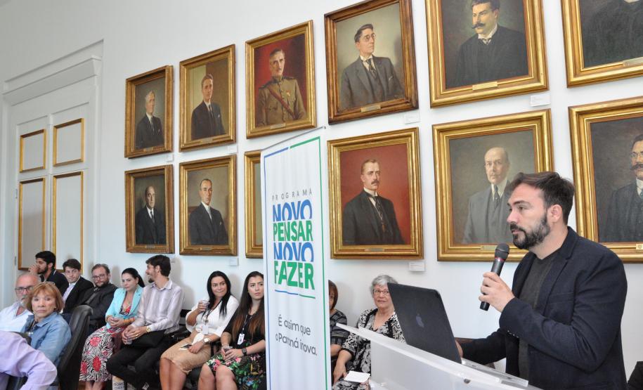 Nícolas Floriani, professor da Universidade Estadual de Ponta Grossa (UEPG) e coordenador do Parlamento Unitinerante