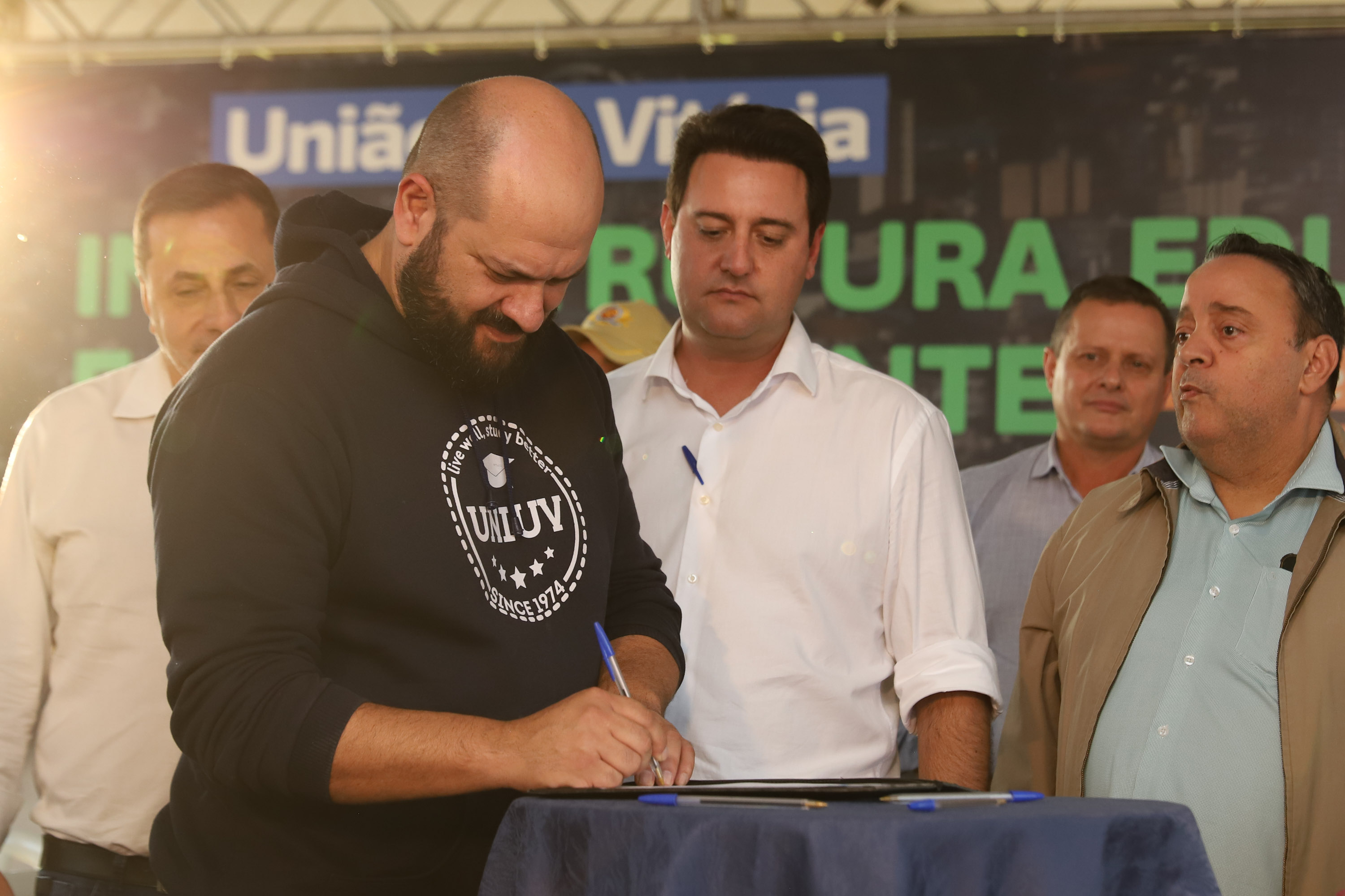 Governador confirma proposta e incorporação do Uniuv pela Unespar avança