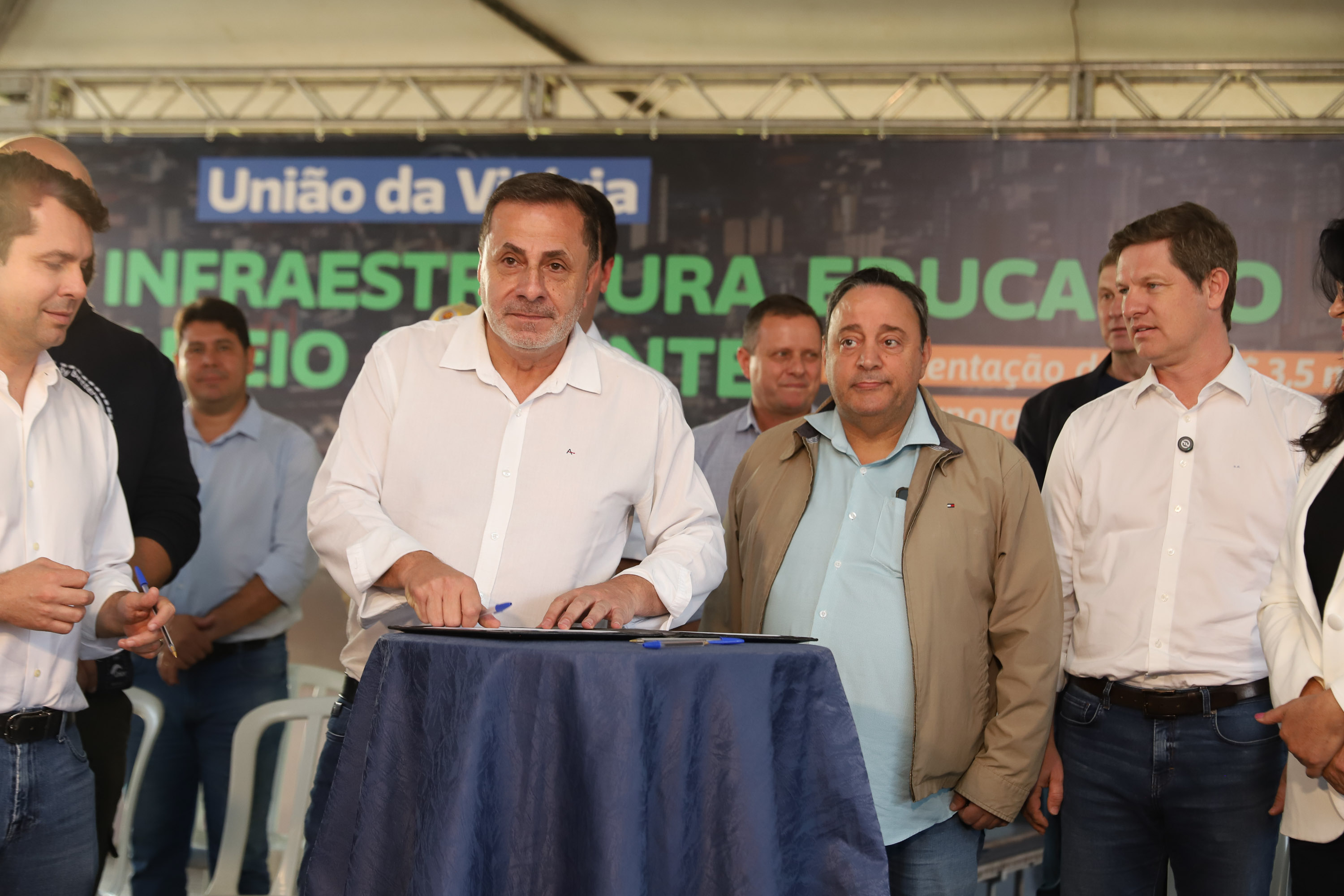 Governador confirma proposta e incorporação do Uniuv pela Unespar avança