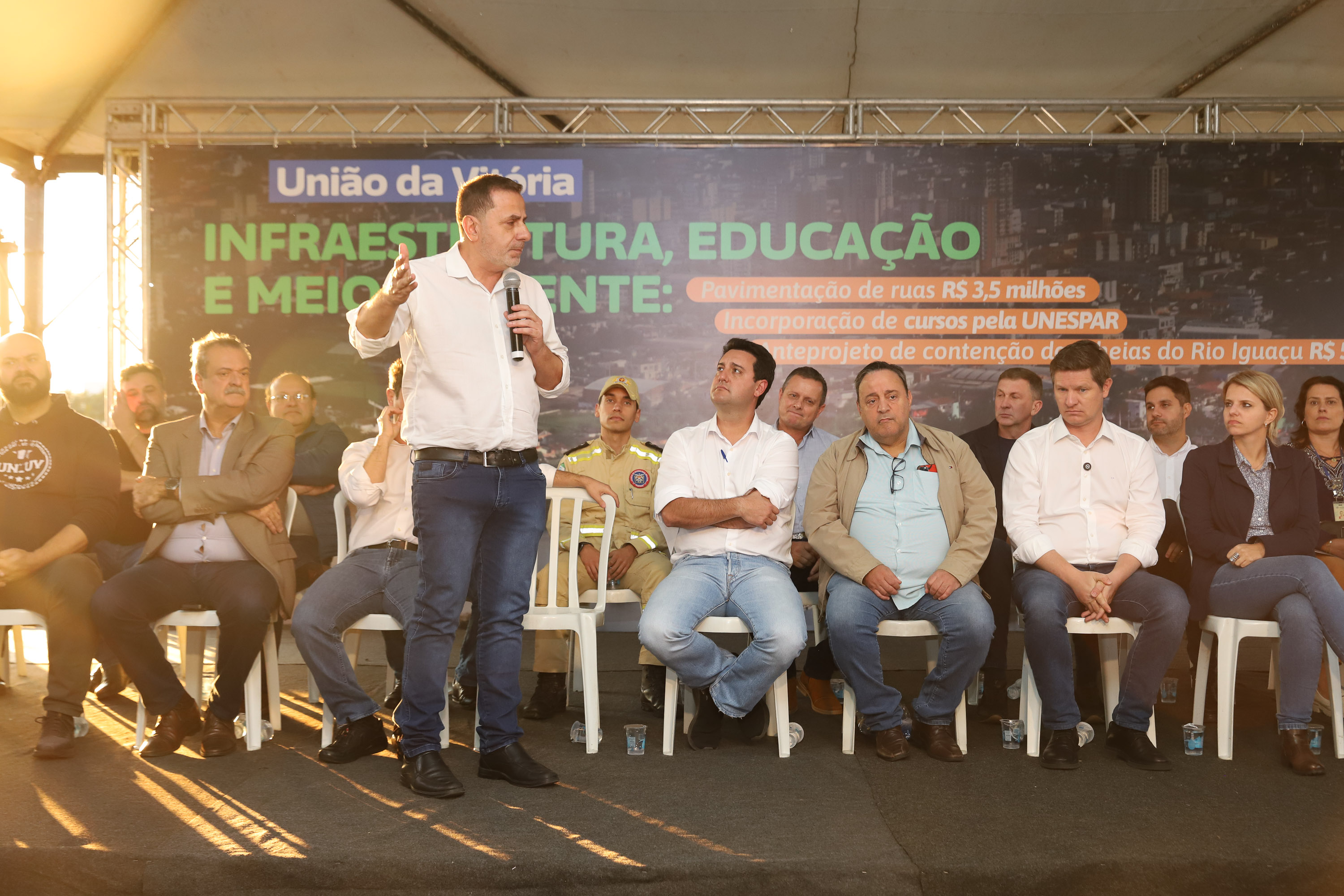 Governador confirma proposta e incorporação do Uniuv pela Unespar avança