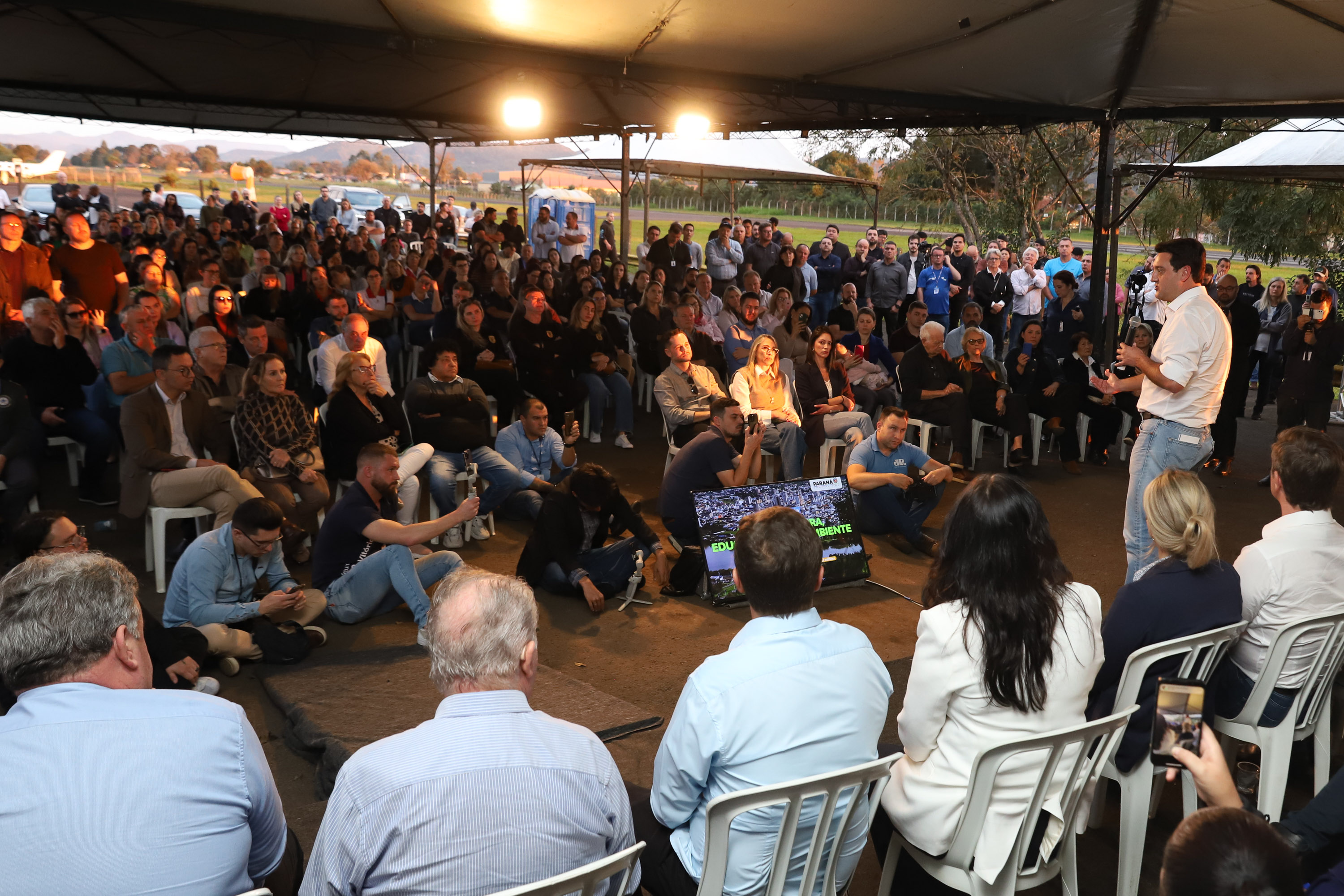 Governador confirma proposta e incorporação do Uniuv pela Unespar avança