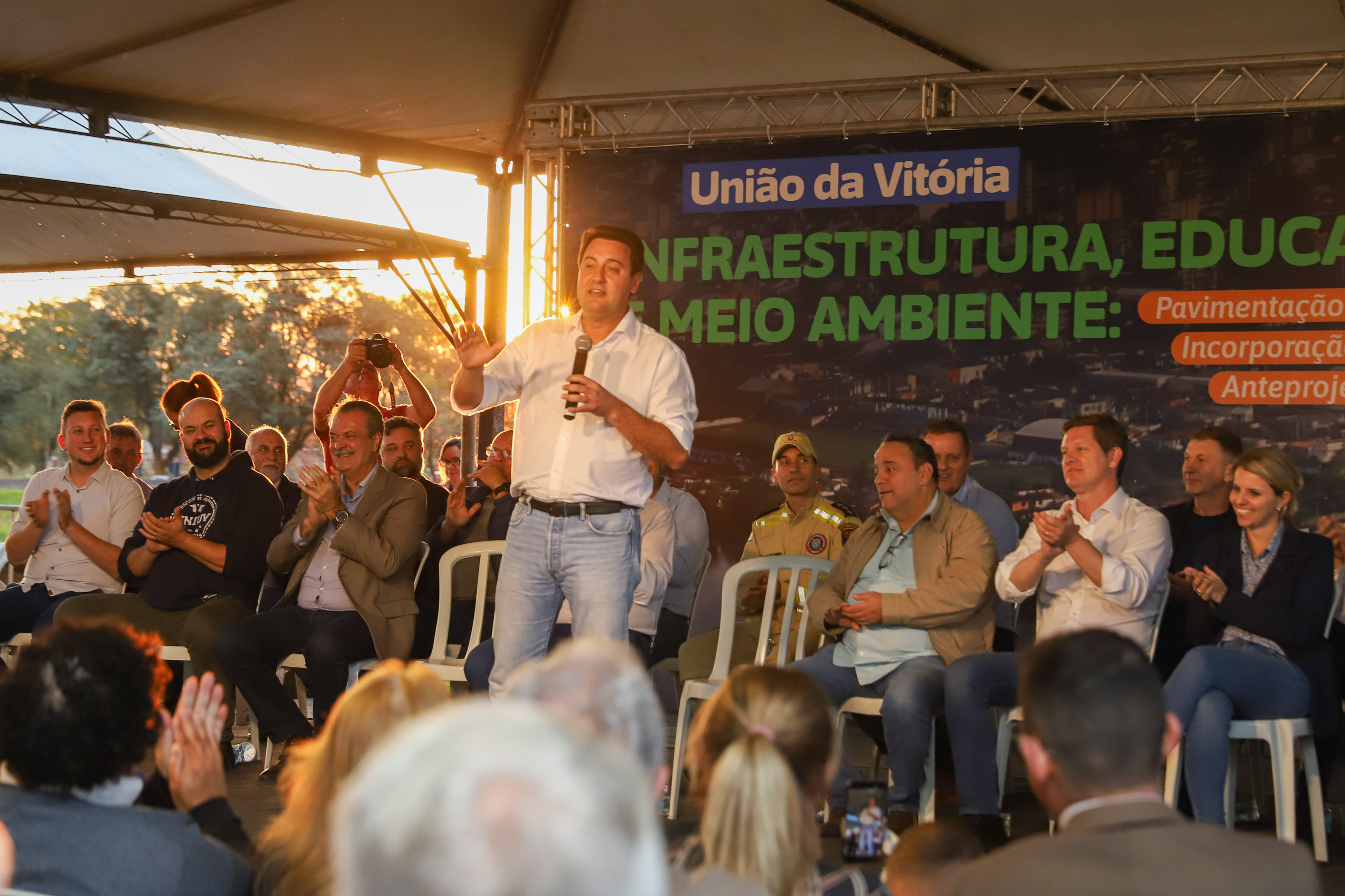 Governador confirma proposta e incorporação do Uniuv pela Unespar avança