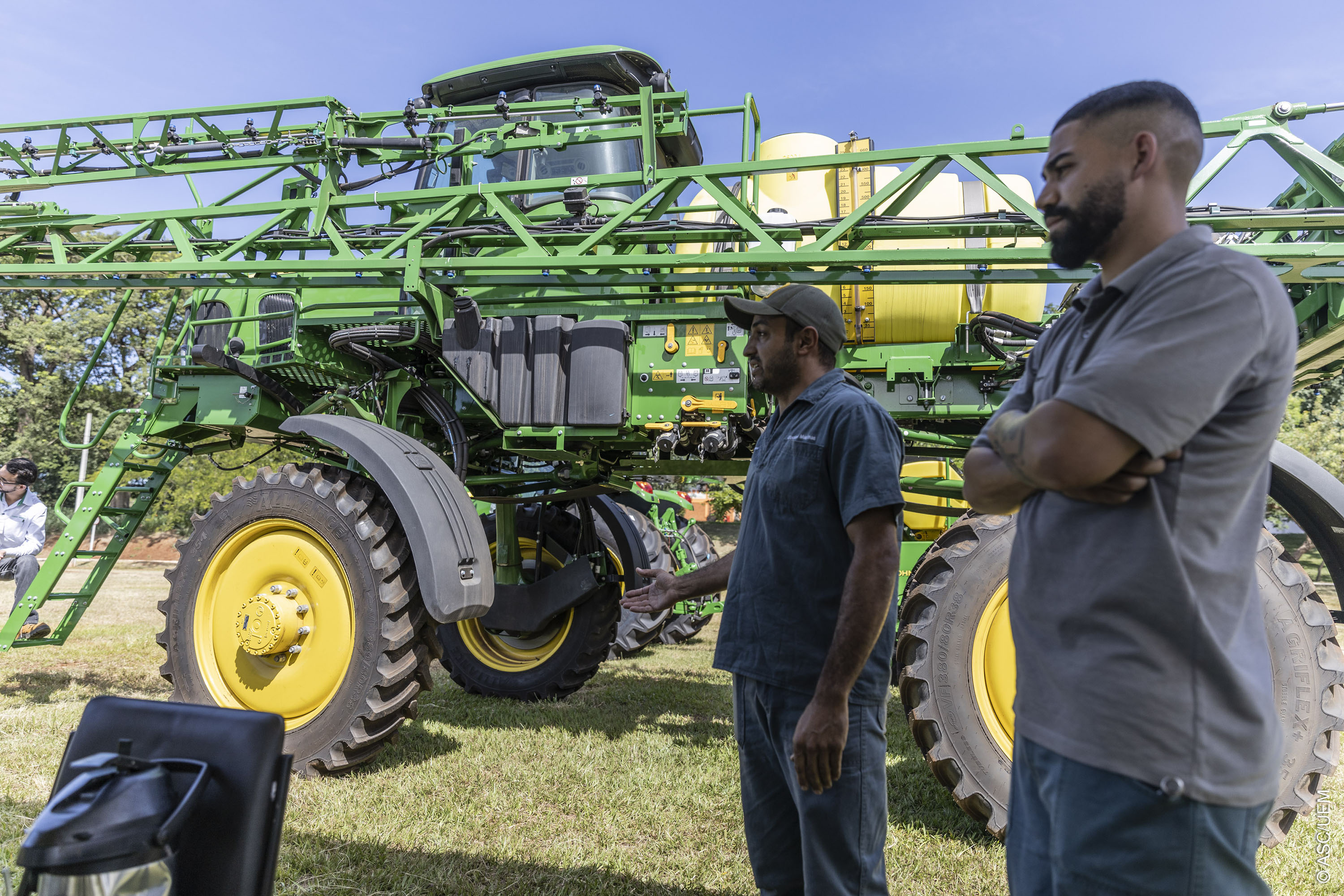 Máquinas agrícolas permitem aos alunos da UEM imersão em inovação tecnológica