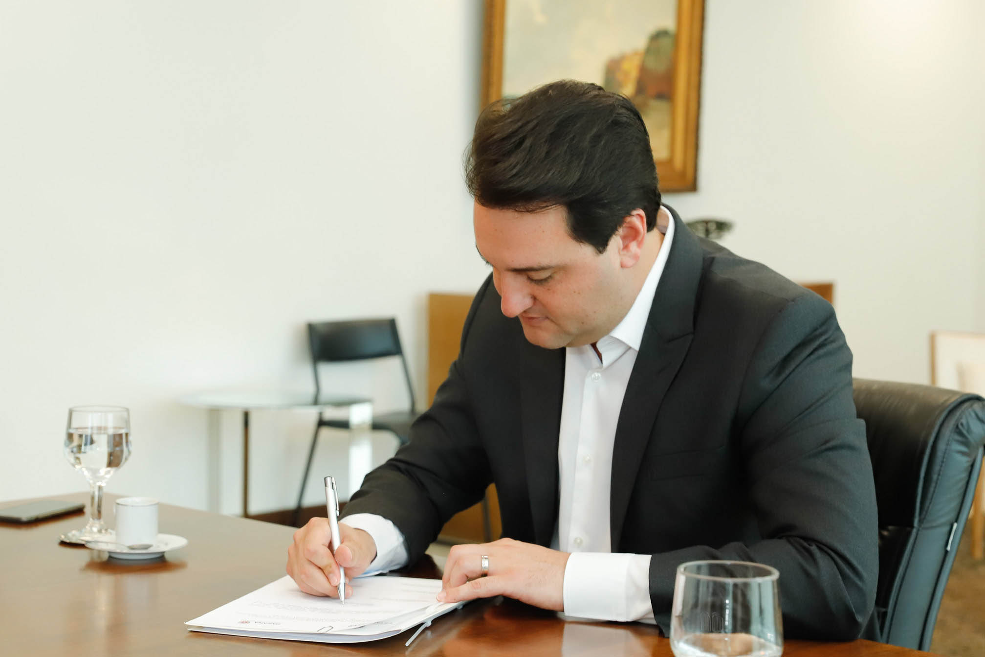 Governador sanciona ampliação e reajuste do auxílio-alimentação para servidores
