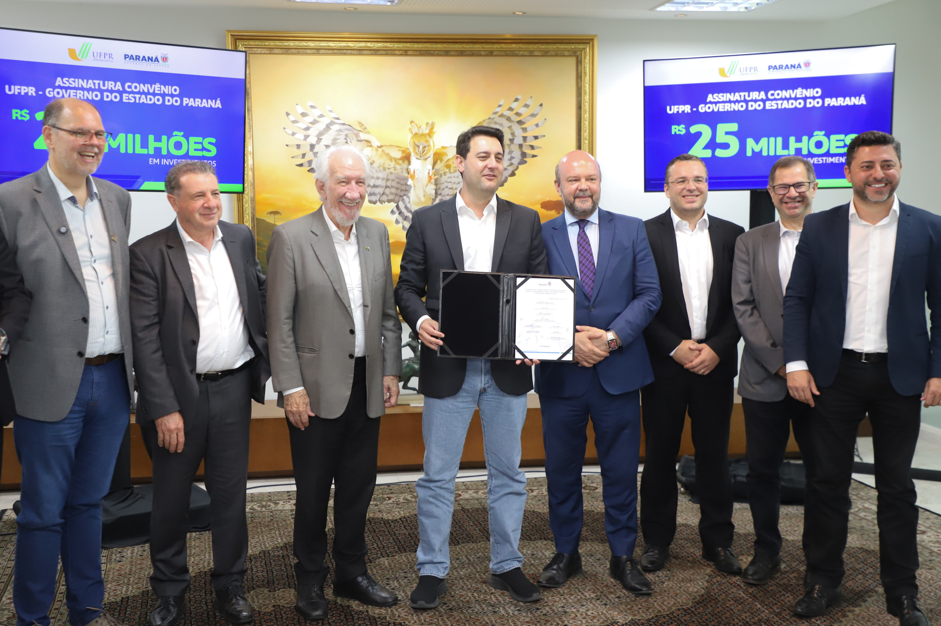 O governador Carlos Massa Ratinho Junior assinou nesta segunda-feira (02) o convênio entre o Governo do Estado e a Universidade Federal do Paraná (UFPR) para construção da sede própria da instituição em Jandaia do Sul, no Vale do Ivaí.