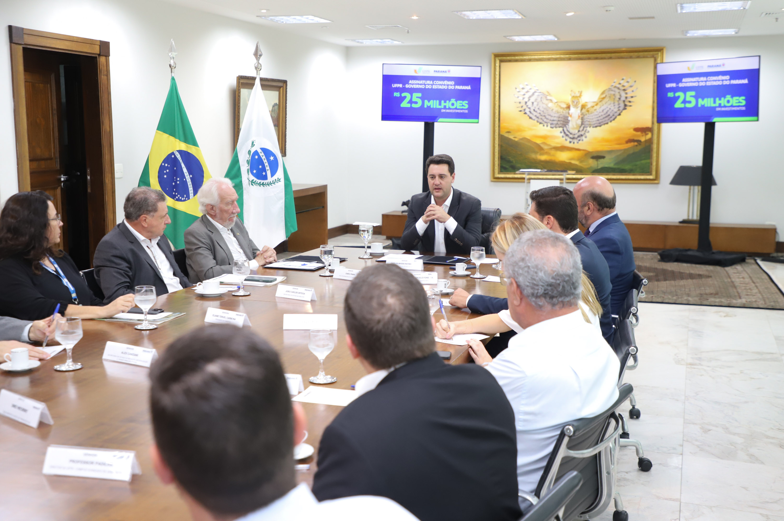 O governador Carlos Massa Ratinho Junior assinou nesta segunda-feira (02) o convênio entre o Governo do Estado e a Universidade Federal do Paraná (UFPR) para construção da sede própria da instituição em Jandaia do Sul, no Vale do Ivaí.
