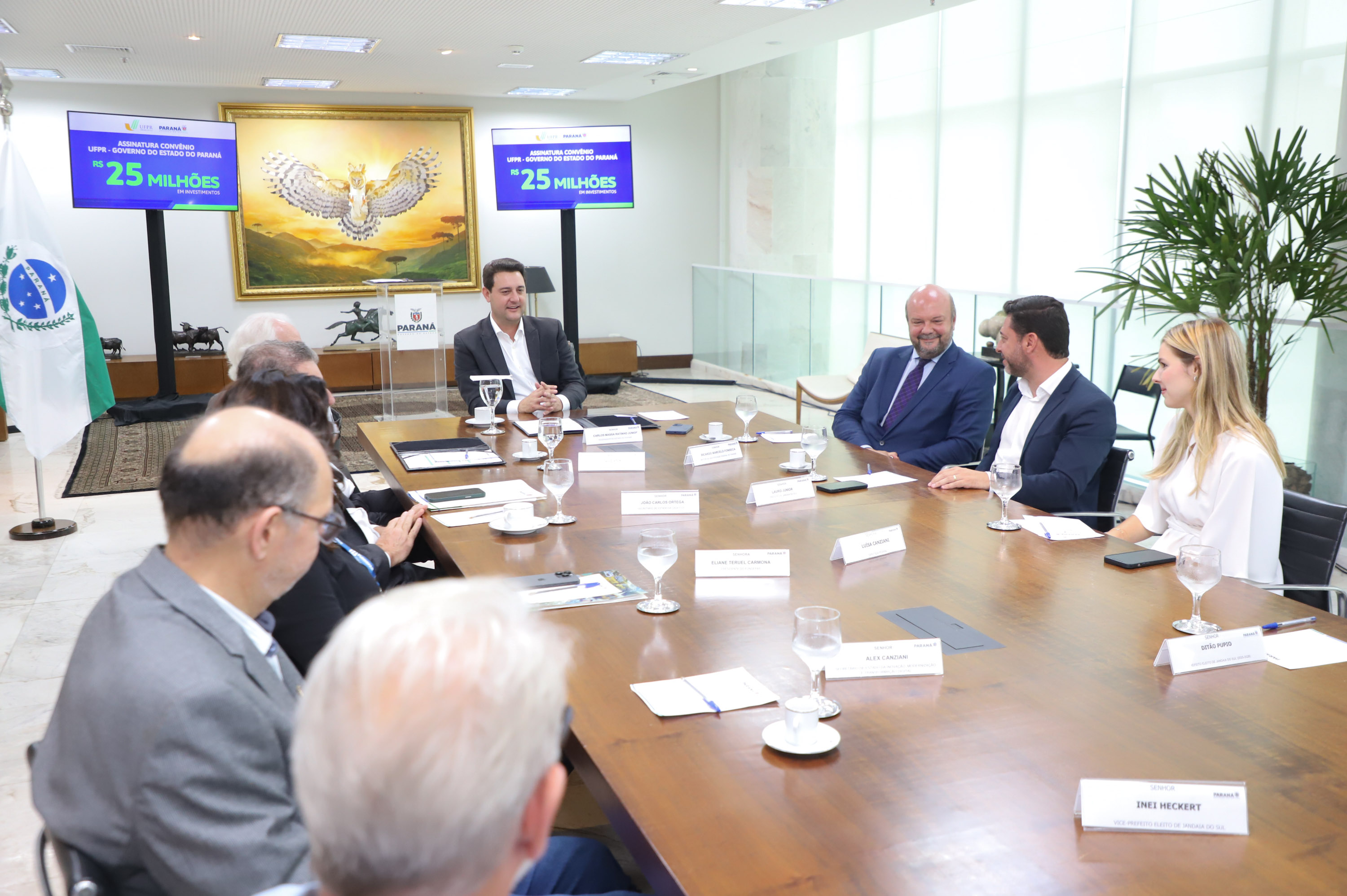 O governador Carlos Massa Ratinho Junior assinou nesta segunda-feira (02) o convênio entre o Governo do Estado e a Universidade Federal do Paraná (UFPR) para construção da sede própria da instituição em Jandaia do Sul, no Vale do Ivaí.