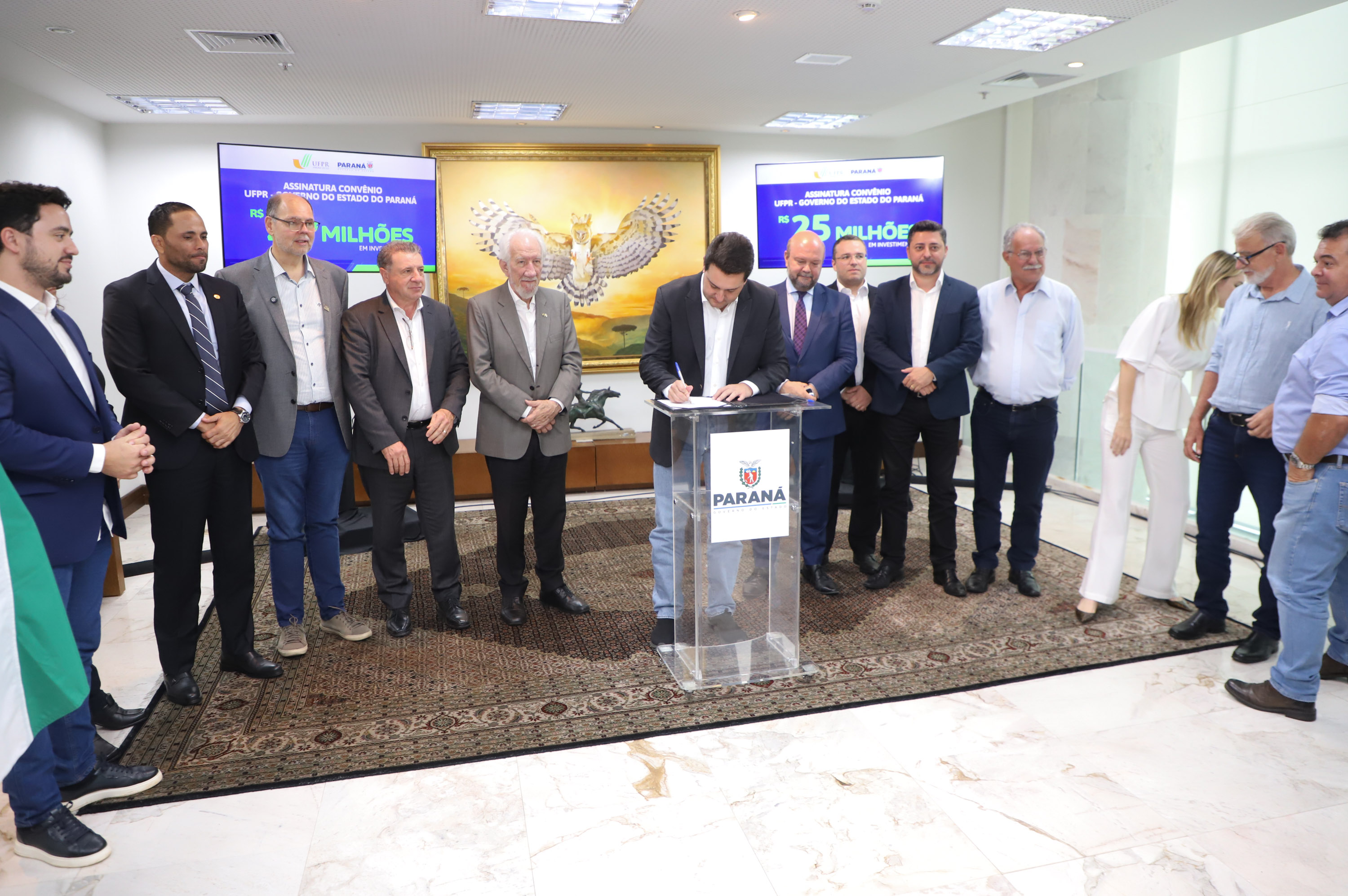O governador Carlos Massa Ratinho Junior assinou nesta segunda-feira (02) o convênio entre o Governo do Estado e a Universidade Federal do Paraná (UFPR) para construção da sede própria da instituição em Jandaia do Sul, no Vale do Ivaí.