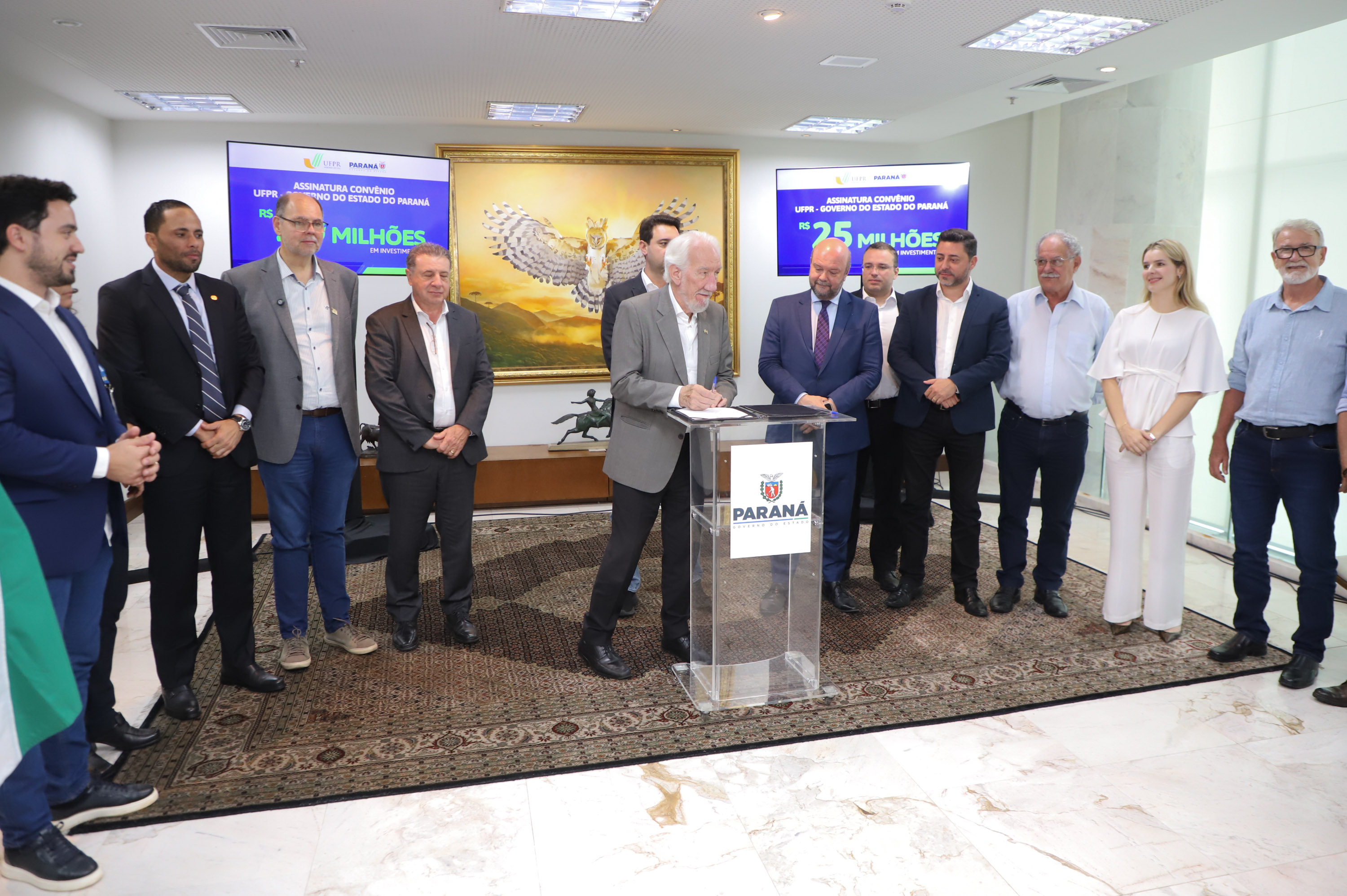 O governador Carlos Massa Ratinho Junior assinou nesta segunda-feira (02) o convênio entre o Governo do Estado e a Universidade Federal do Paraná (UFPR) para construção da sede própria da instituição em Jandaia do Sul, no Vale do Ivaí.