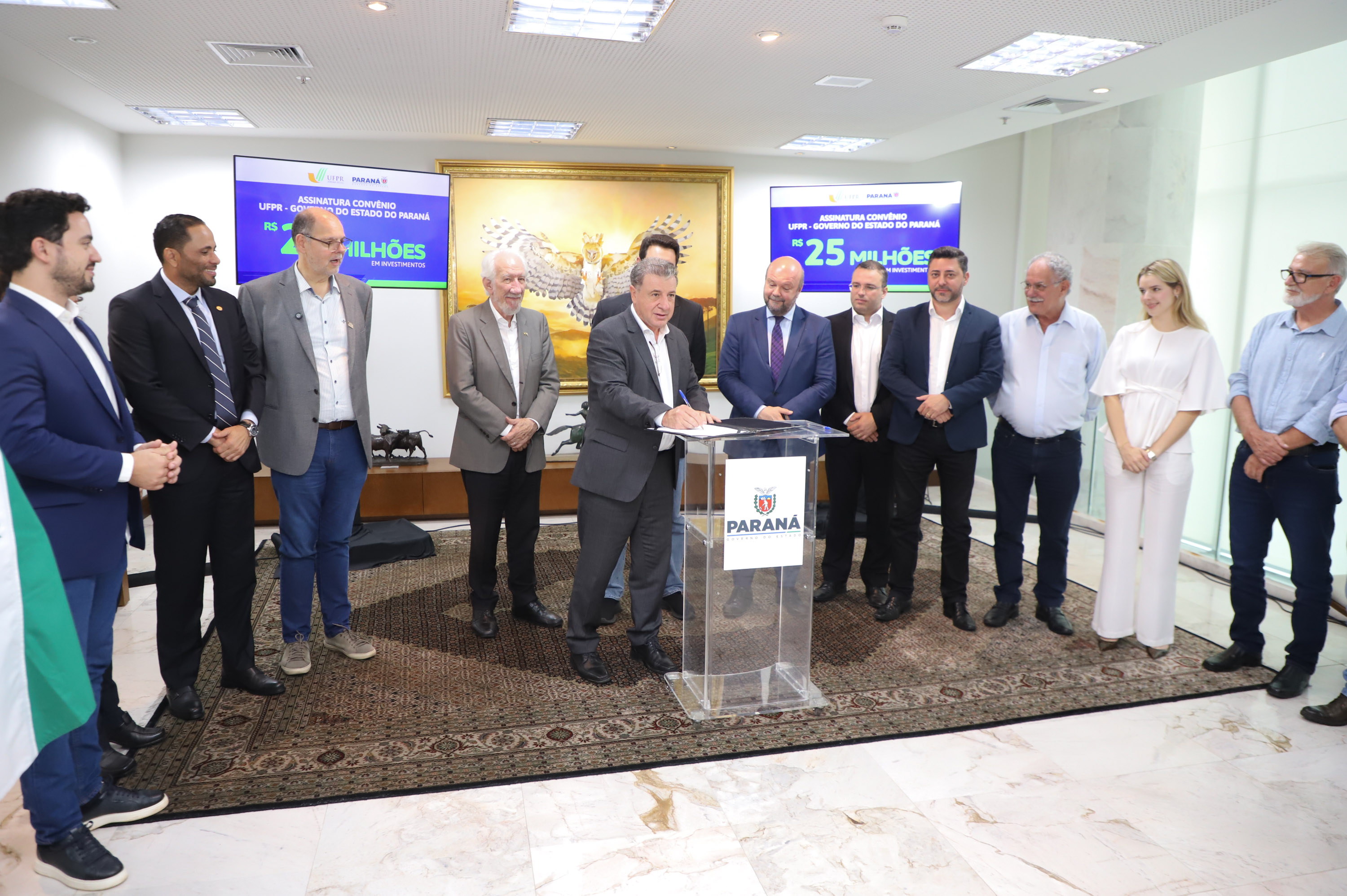 O governador Carlos Massa Ratinho Junior assinou nesta segunda-feira (02) o convênio entre o Governo do Estado e a Universidade Federal do Paraná (UFPR) para construção da sede própria da instituição em Jandaia do Sul, no Vale do Ivaí.