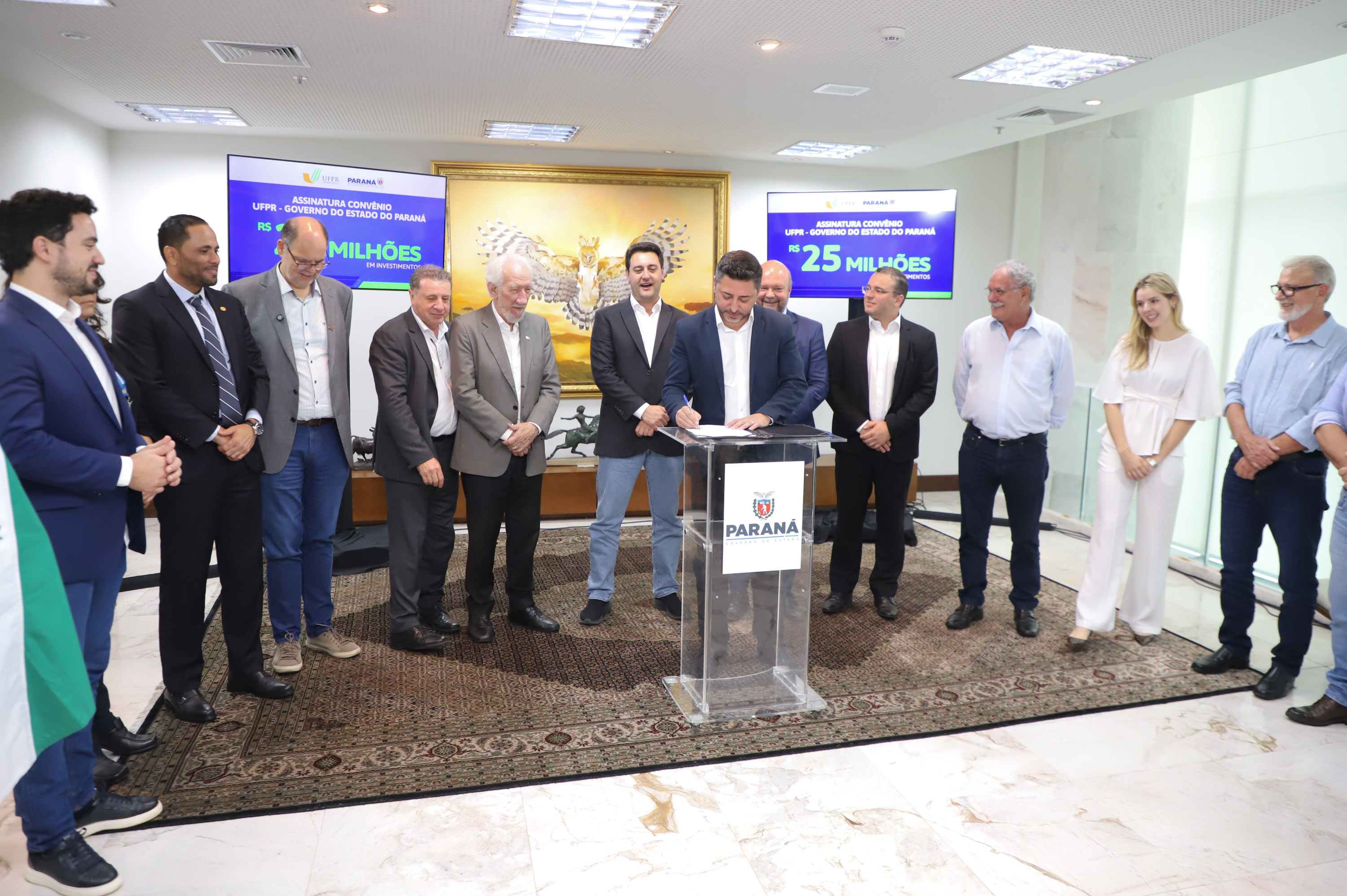 O governador Carlos Massa Ratinho Junior assinou nesta segunda-feira (02) o convênio entre o Governo do Estado e a Universidade Federal do Paraná (UFPR) para construção da sede própria da instituição em Jandaia do Sul, no Vale do Ivaí.