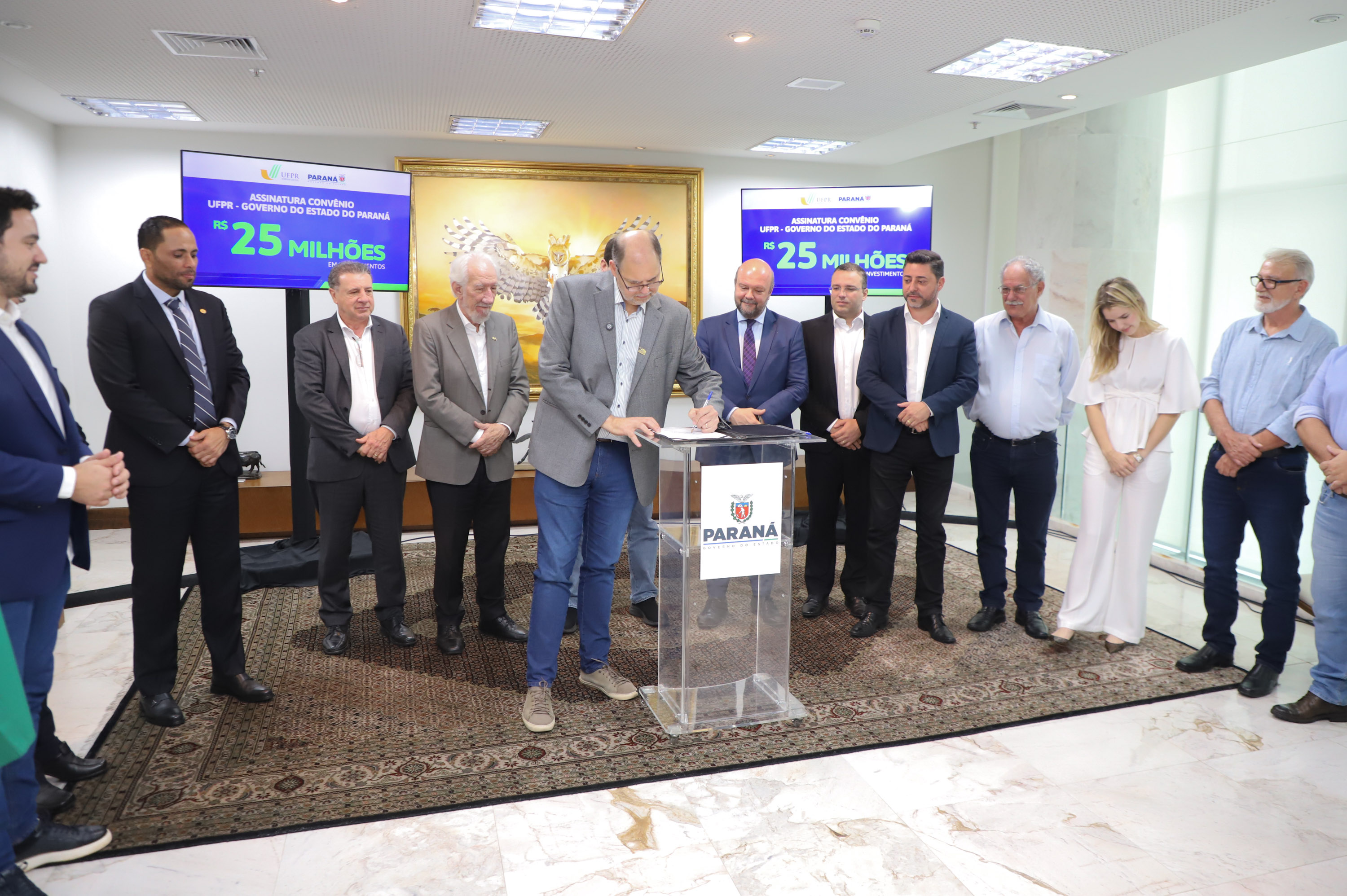 O governador Carlos Massa Ratinho Junior assinou nesta segunda-feira (02) o convênio entre o Governo do Estado e a Universidade Federal do Paraná (UFPR) para construção da sede própria da instituição em Jandaia do Sul, no Vale do Ivaí.