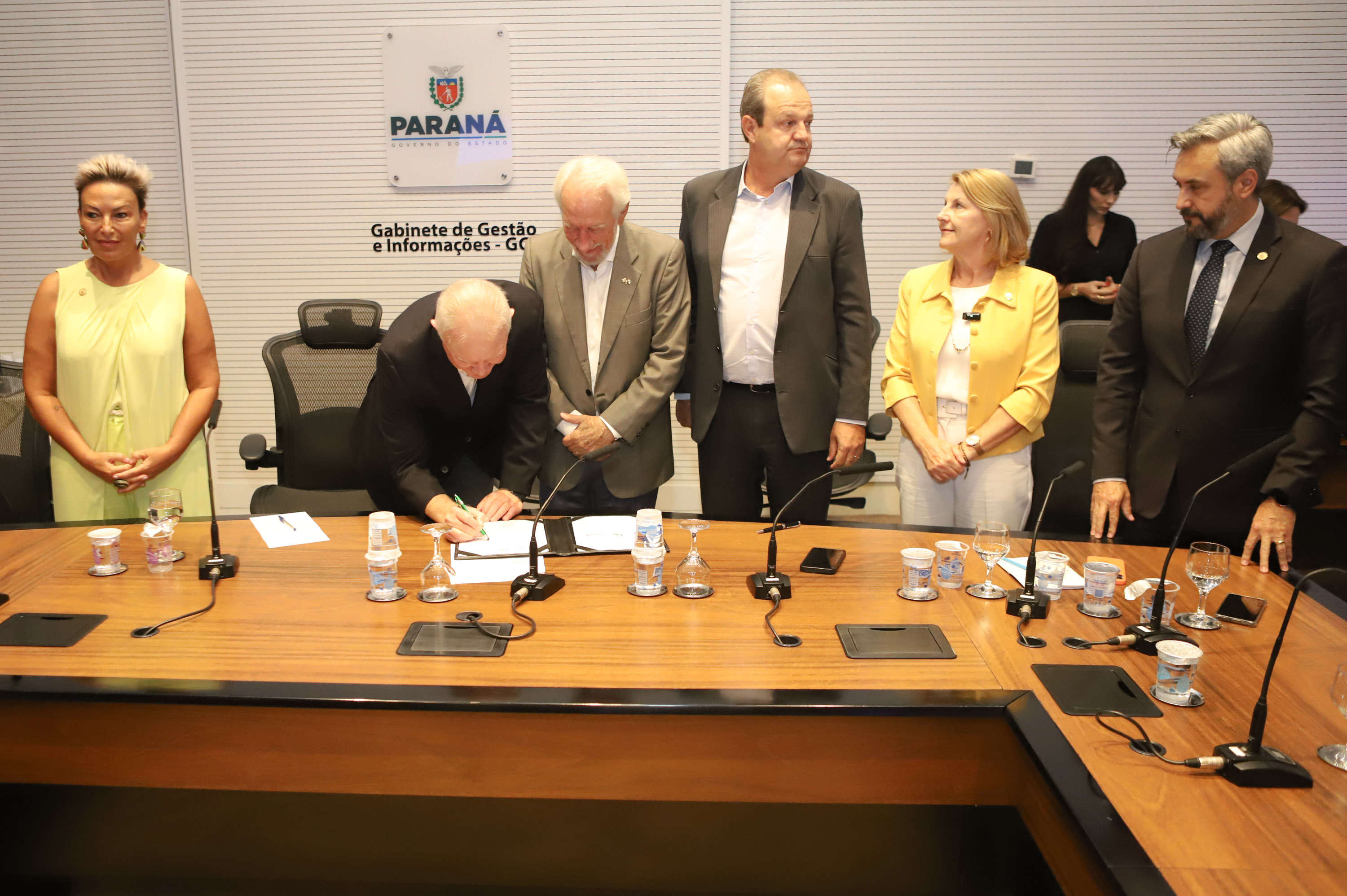 Estado concederá 100 bolsas de R$ 5 mil para doutores inovarem em empresas paranaenses