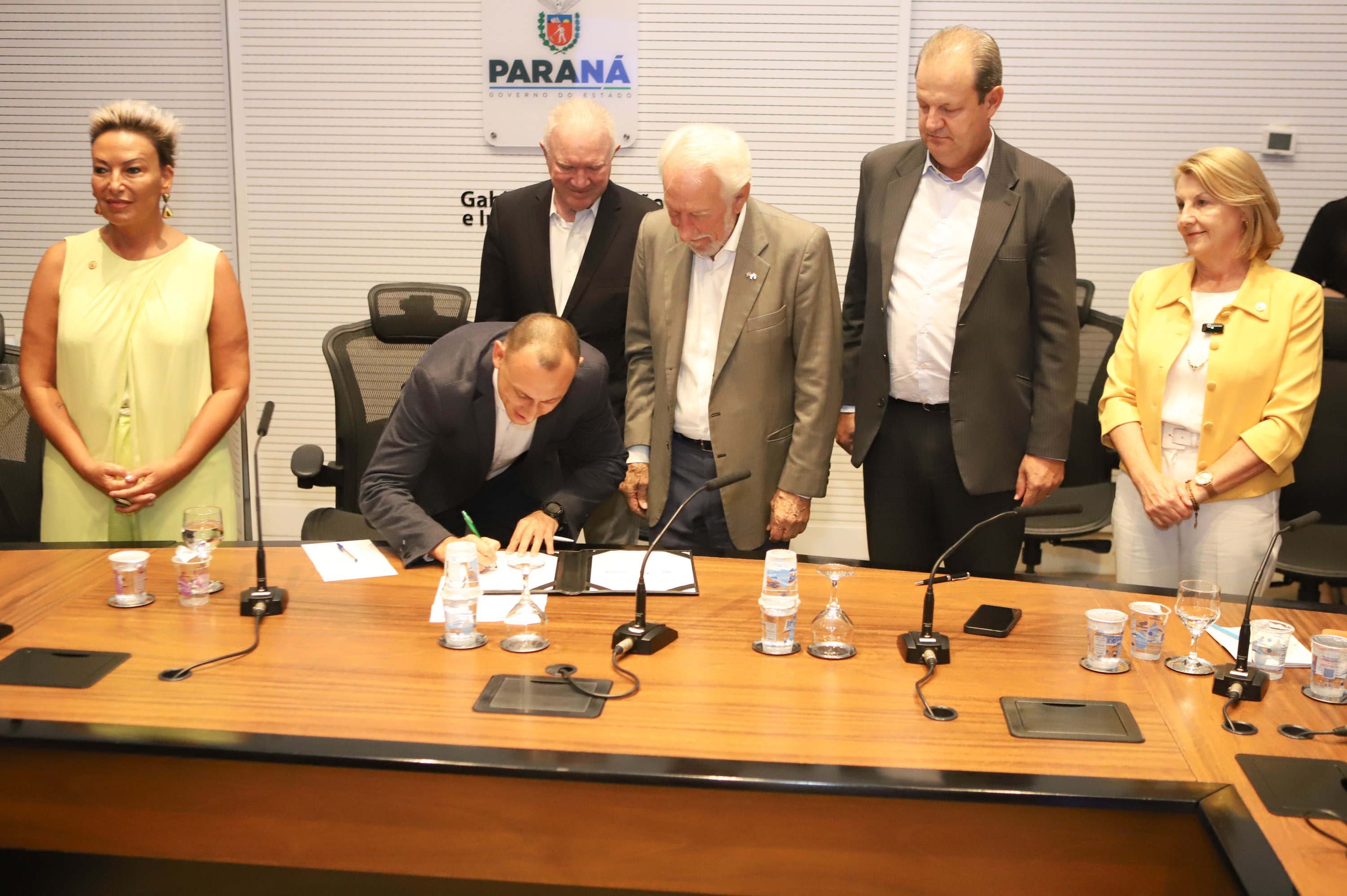 Estado concederá 100 bolsas de R$ 5 mil para doutores inovarem em empresas paranaenses