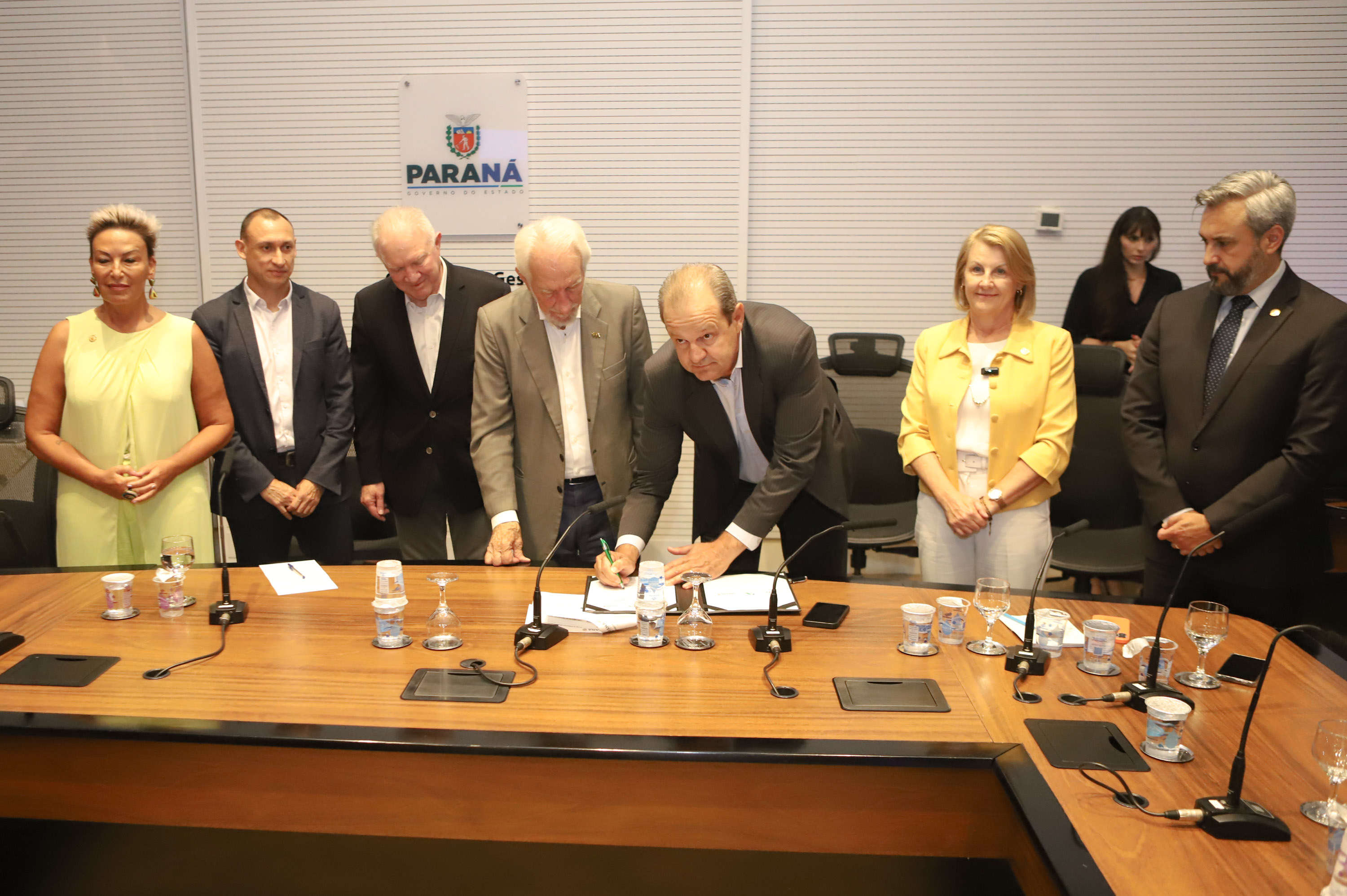 Estado concederá 100 bolsas de R$ 5 mil para doutores inovarem em empresas paranaenses