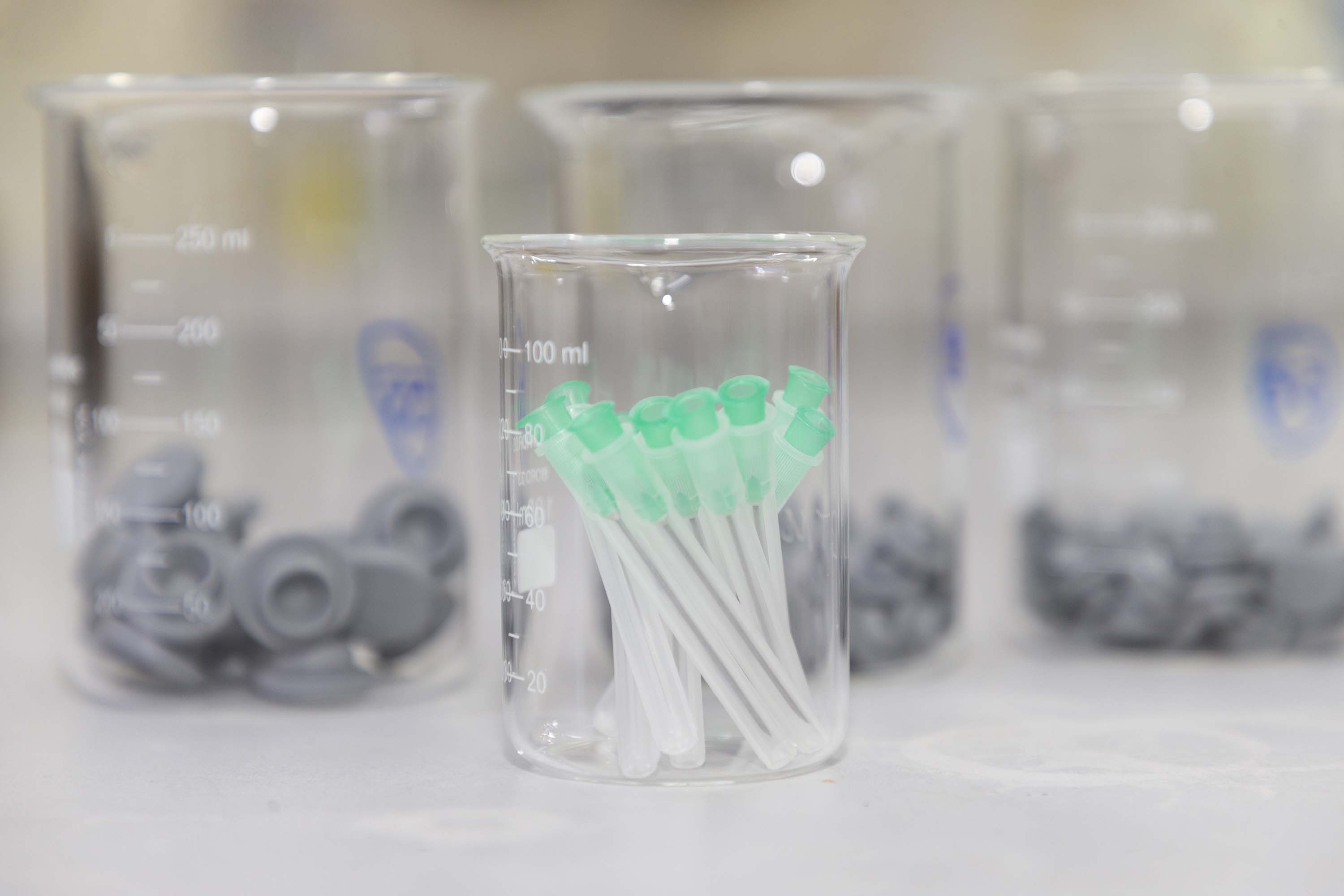 De maquiagem a seringas: 5 serviços que o Tecpar executa e você nem imagina