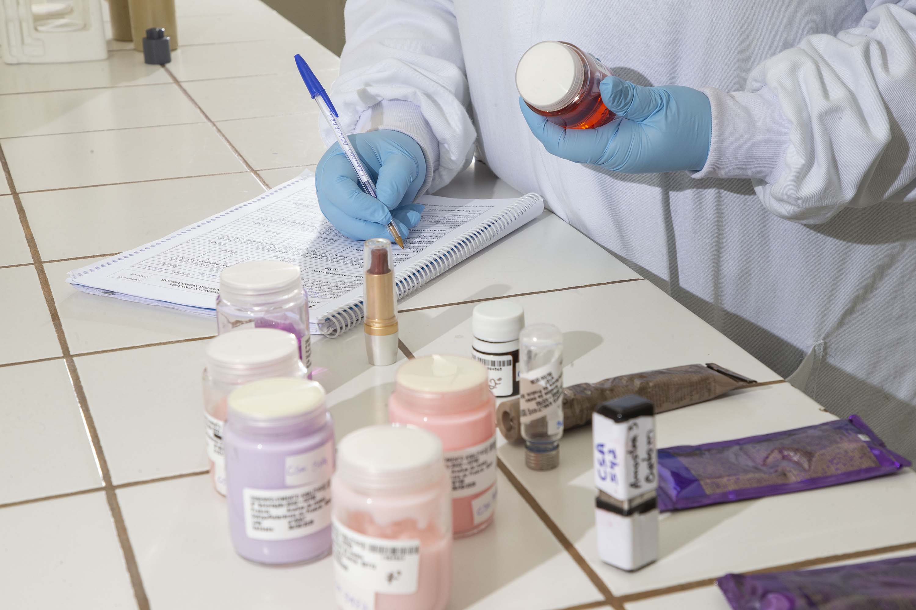 De maquiagem a seringas: 5 serviços que o Tecpar executa e você nem imagina