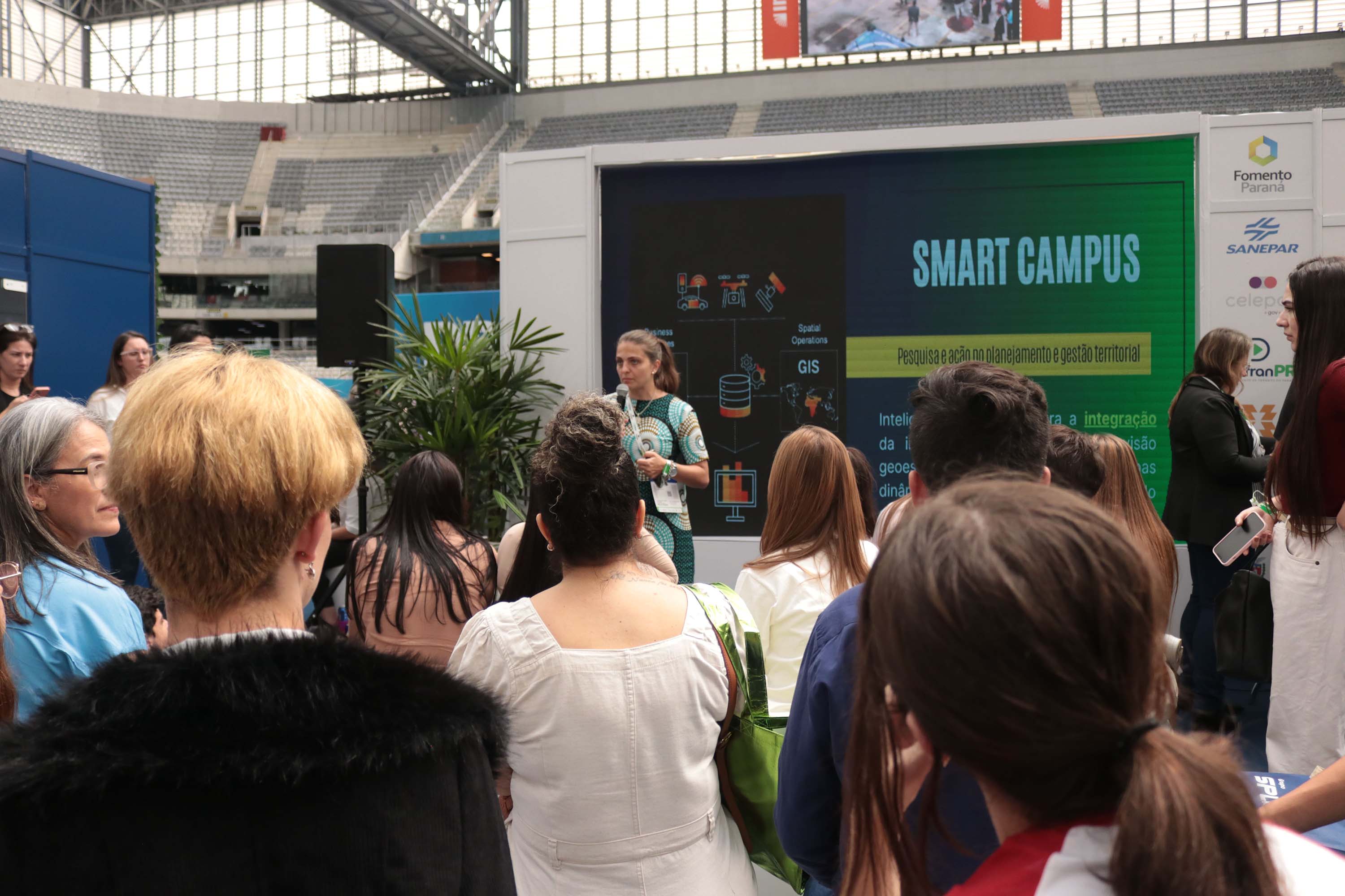 TI na prática: alunos do Talento Tech fazem visita imersiva na Smart City Expo Curitiba