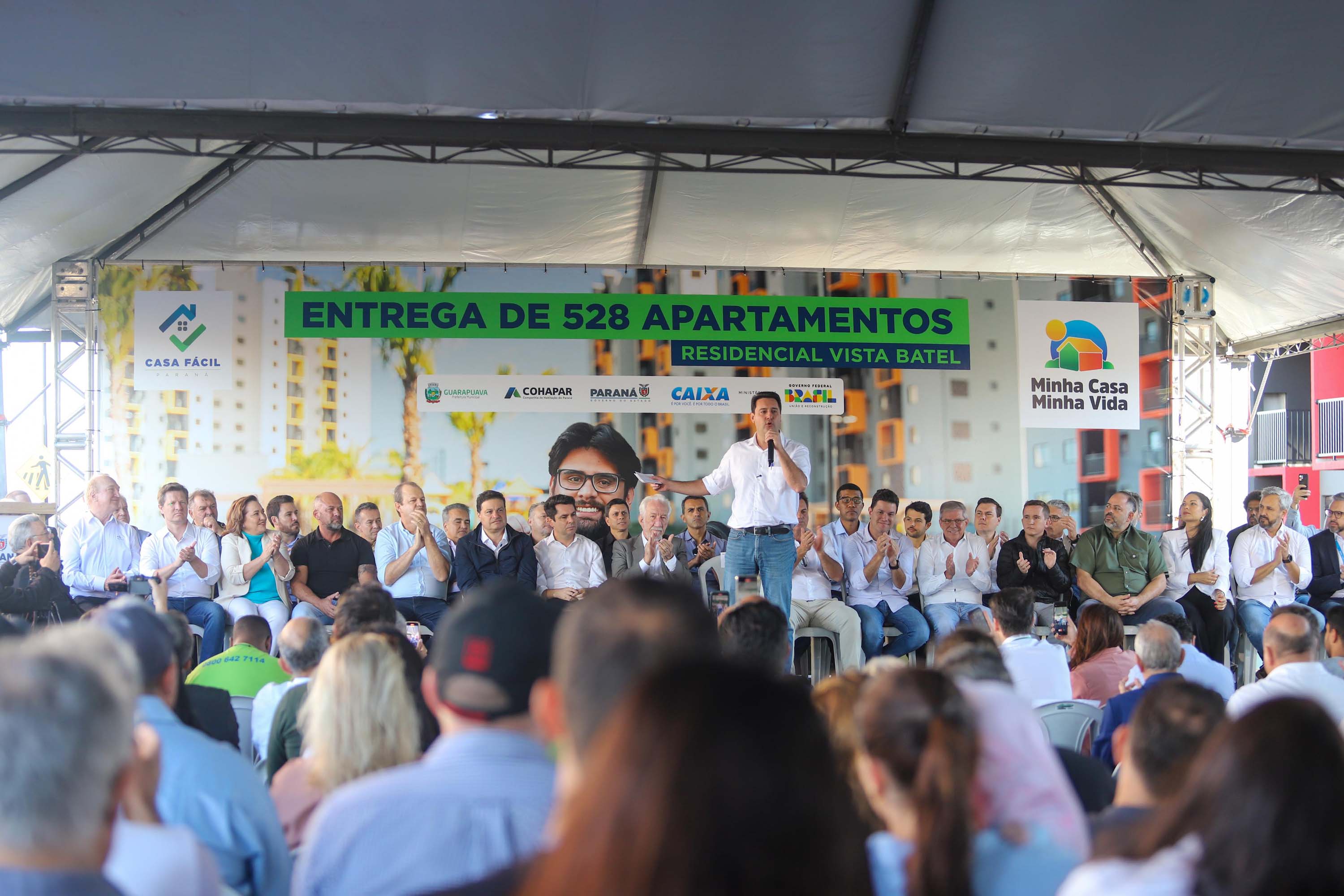 Sonho realizado: governador entrega residencial com 528 apartamentos em Guarapuava
