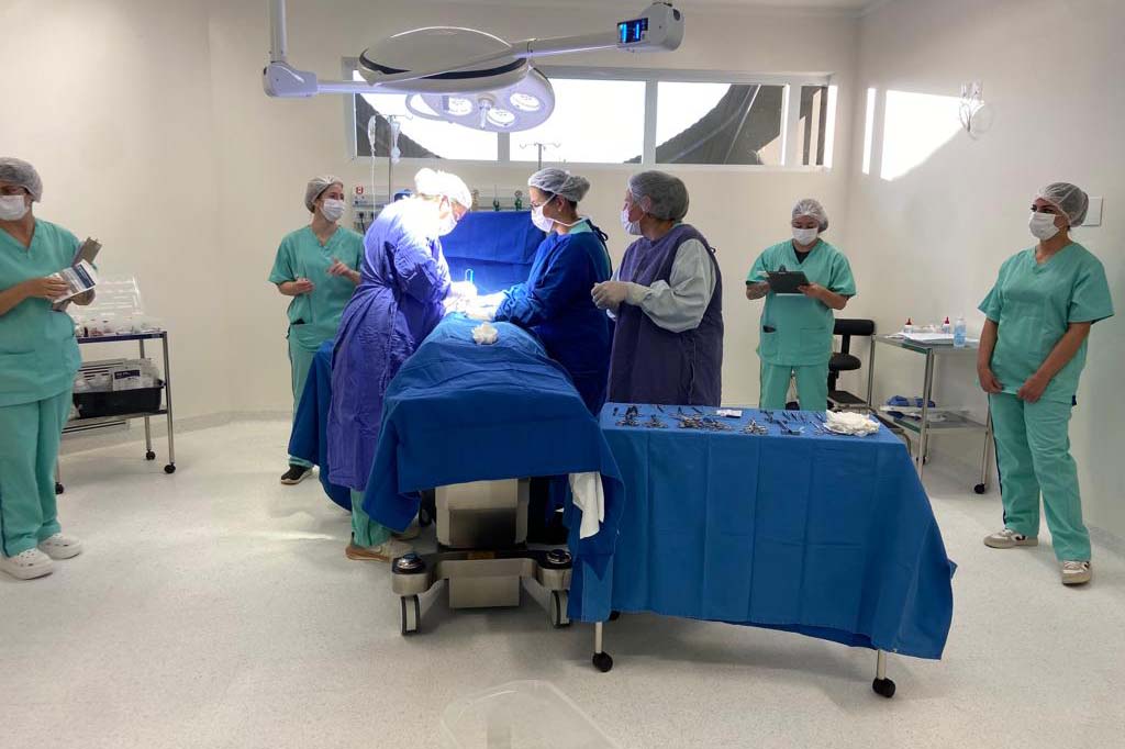Hospital Regional do Centro-Oeste é referência em cirurgias eletivas e formação profissional