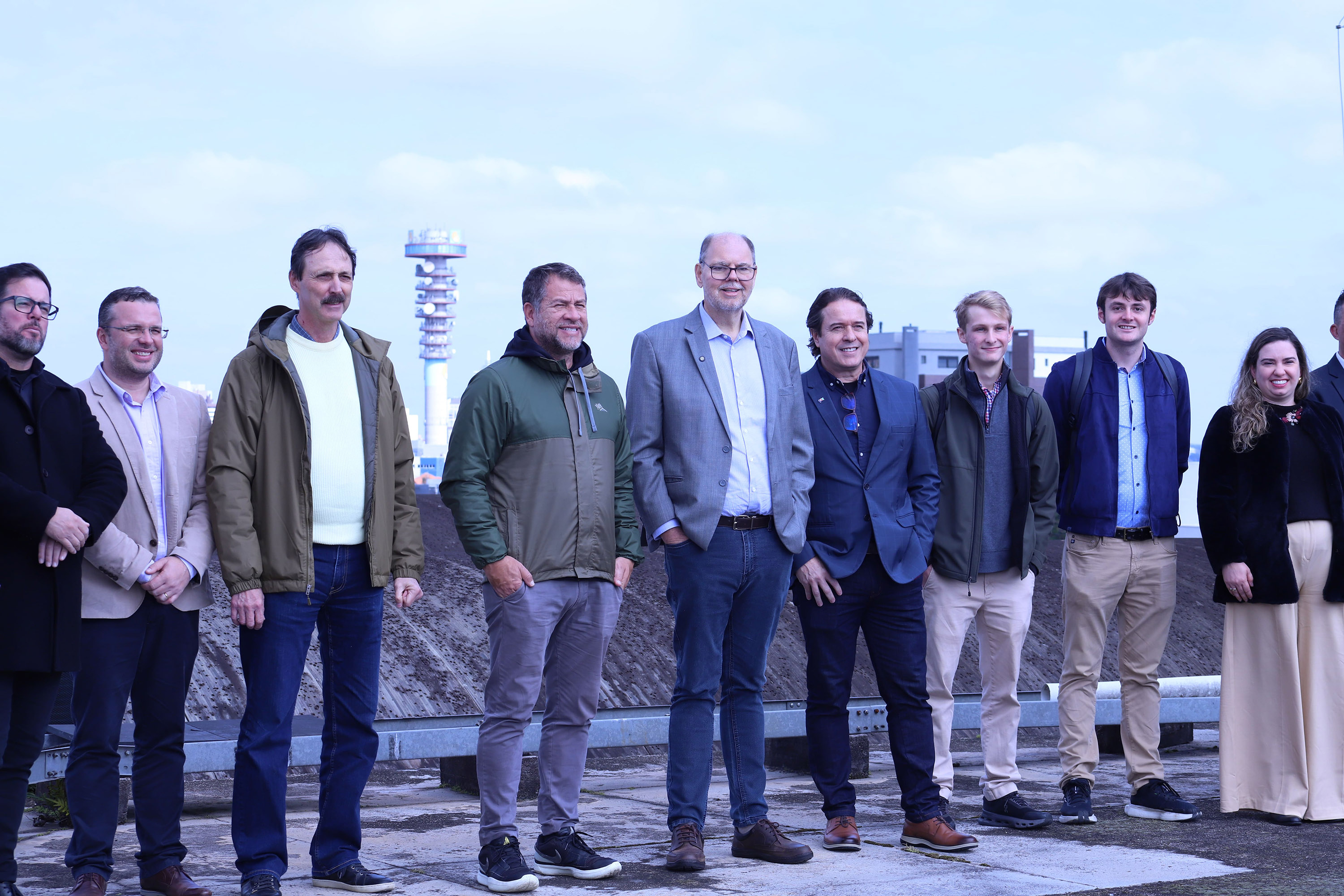 Estado faz entrega simbólica de chaves à entidade que assume a gestão do Hub GovTechs