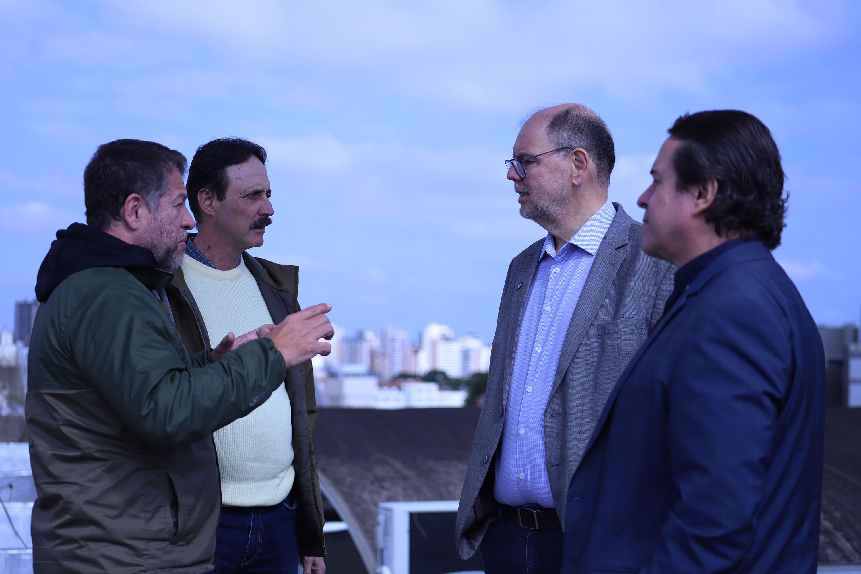 Estado faz entrega simbólica de chaves à entidade que assume a gestão do Hub GovTechs