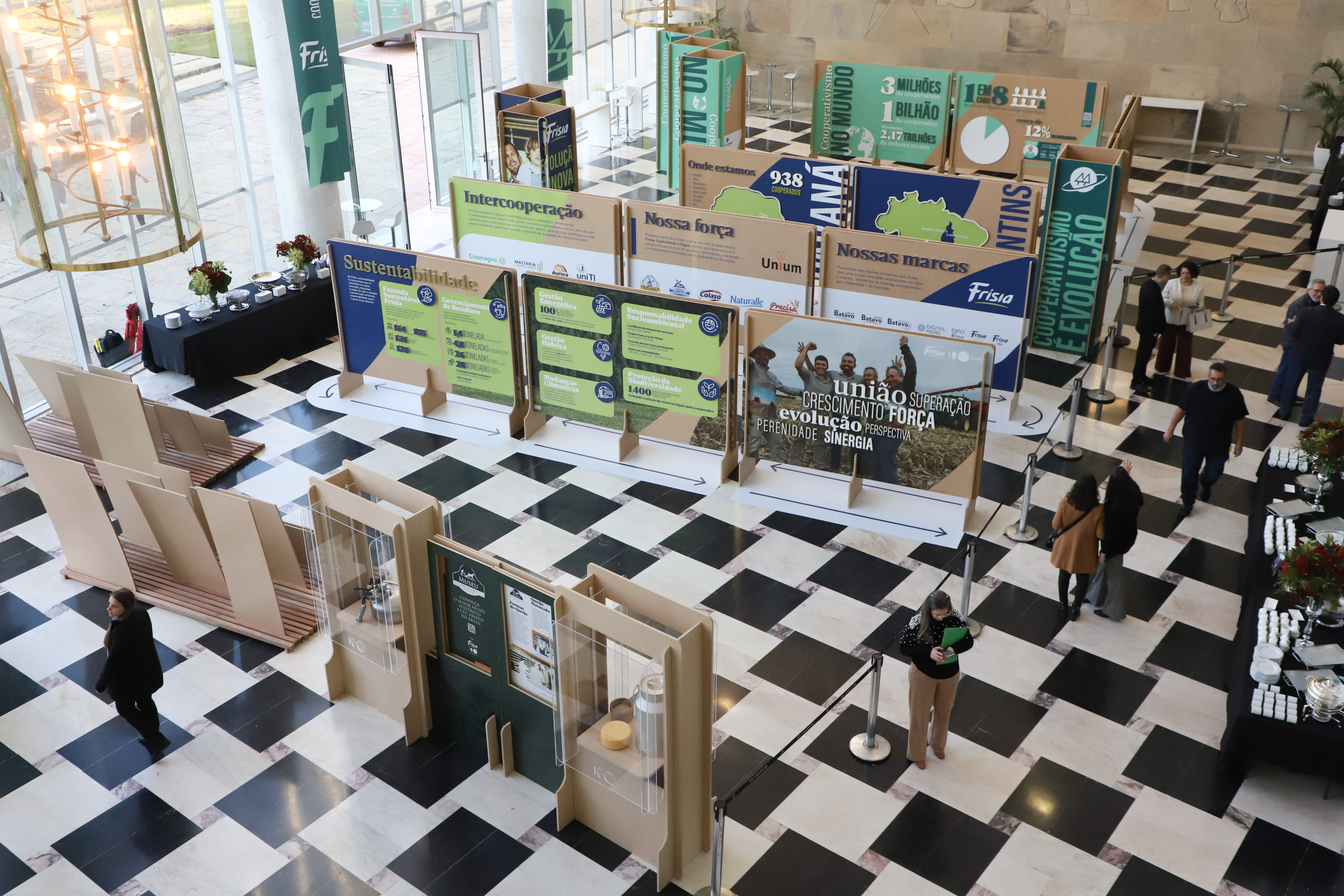 Modelo reconhecido pela ONU, cooperativismo do Paraná é celebrado no Palácio Iguaçu