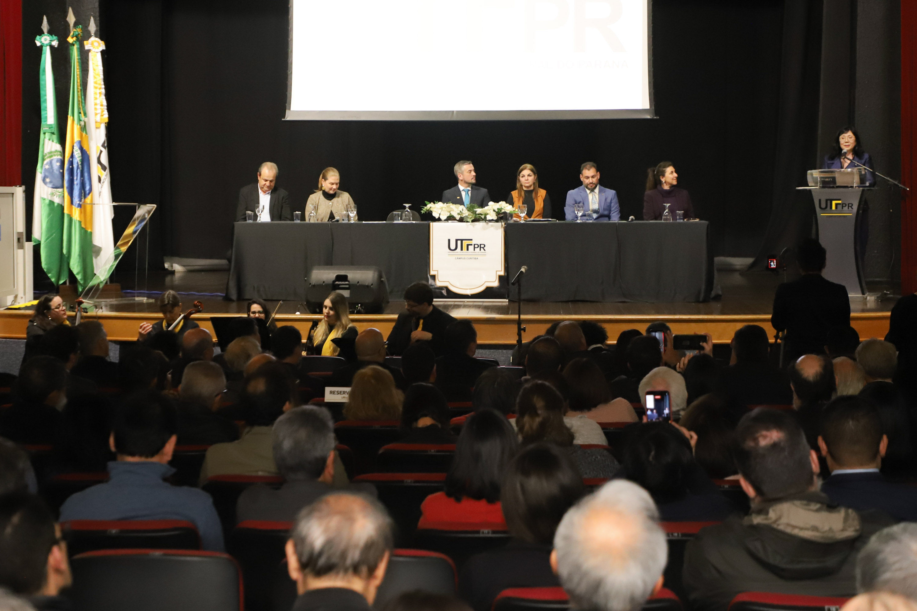 Na posse de vice-reitora, Piana diz que UTFPR é essencial na formação de trabalhadores