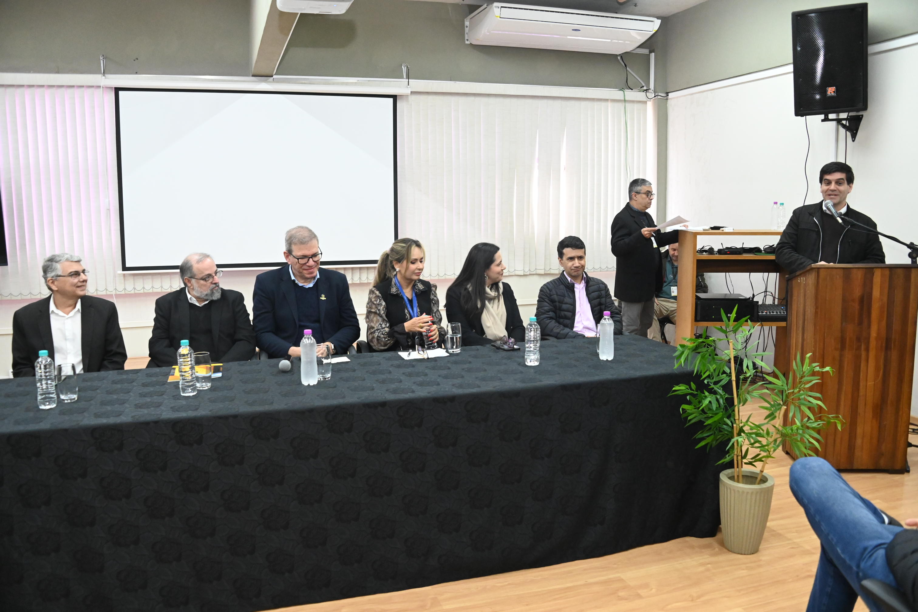 Unicentro sedia encontro dos Núcleos de Integridade e Compliance das universidades
