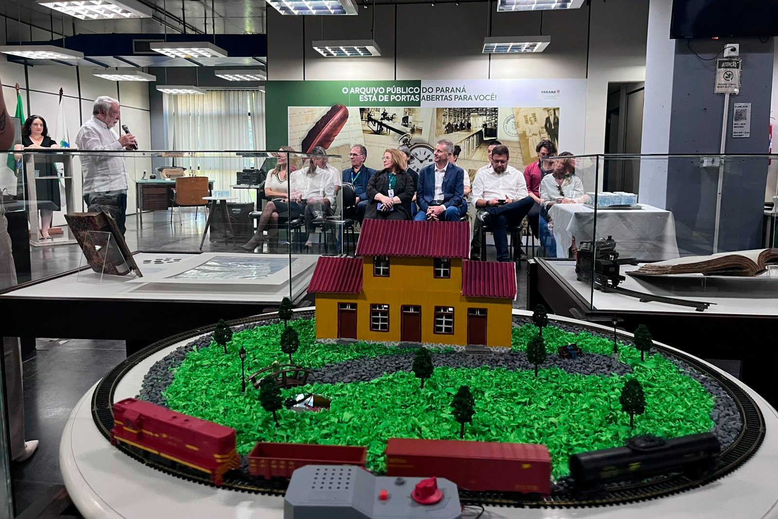 Ferrovias do Paraná são tema da primeira exposição do Arquivo Público em 2026