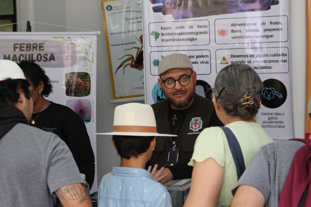 Fazendinha da ExpoLondrina apresenta projetos com leite e cuidados com animais