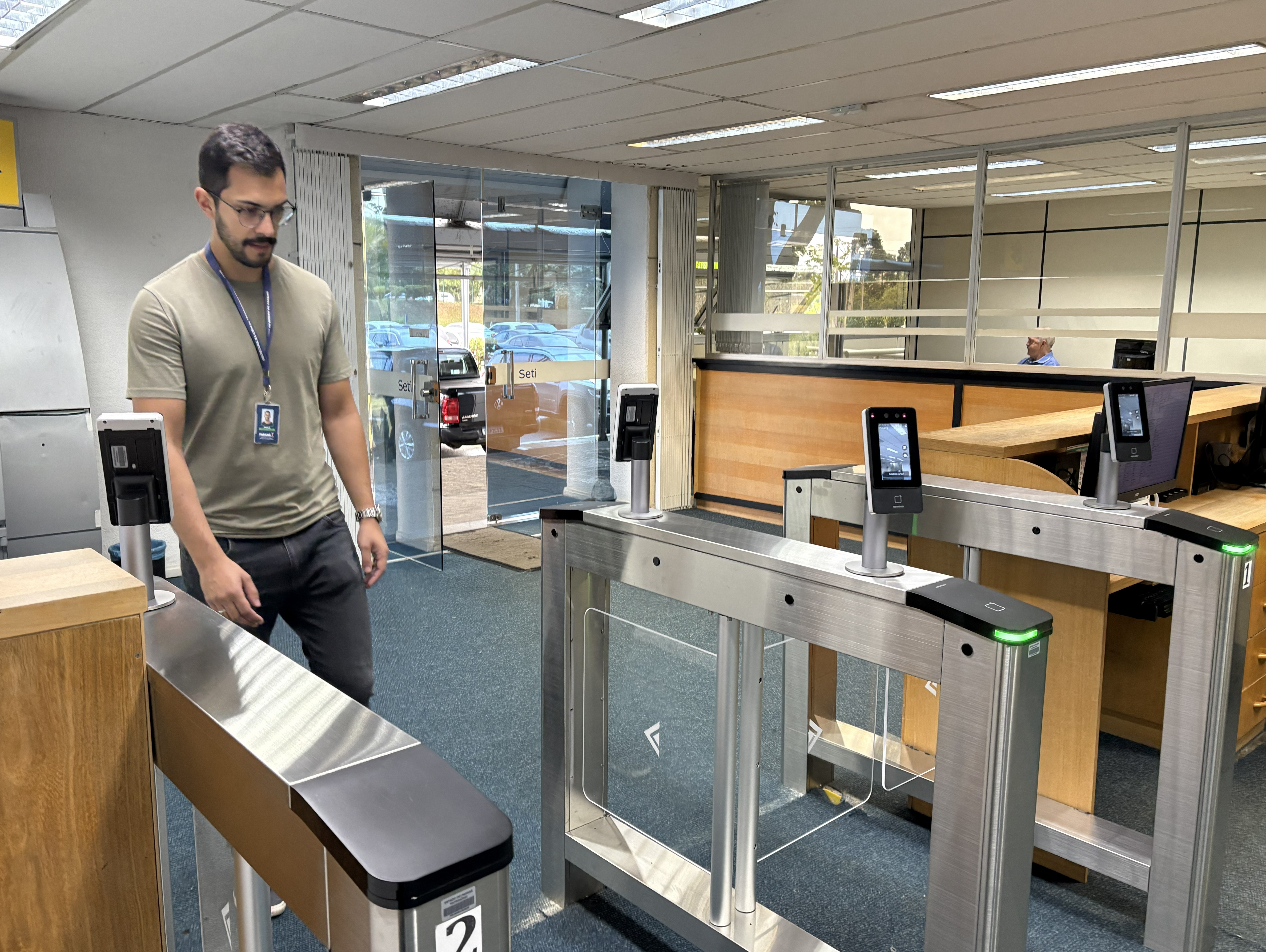 Governo do Paraná implanta reconhecimento facial para acesso a prédio público