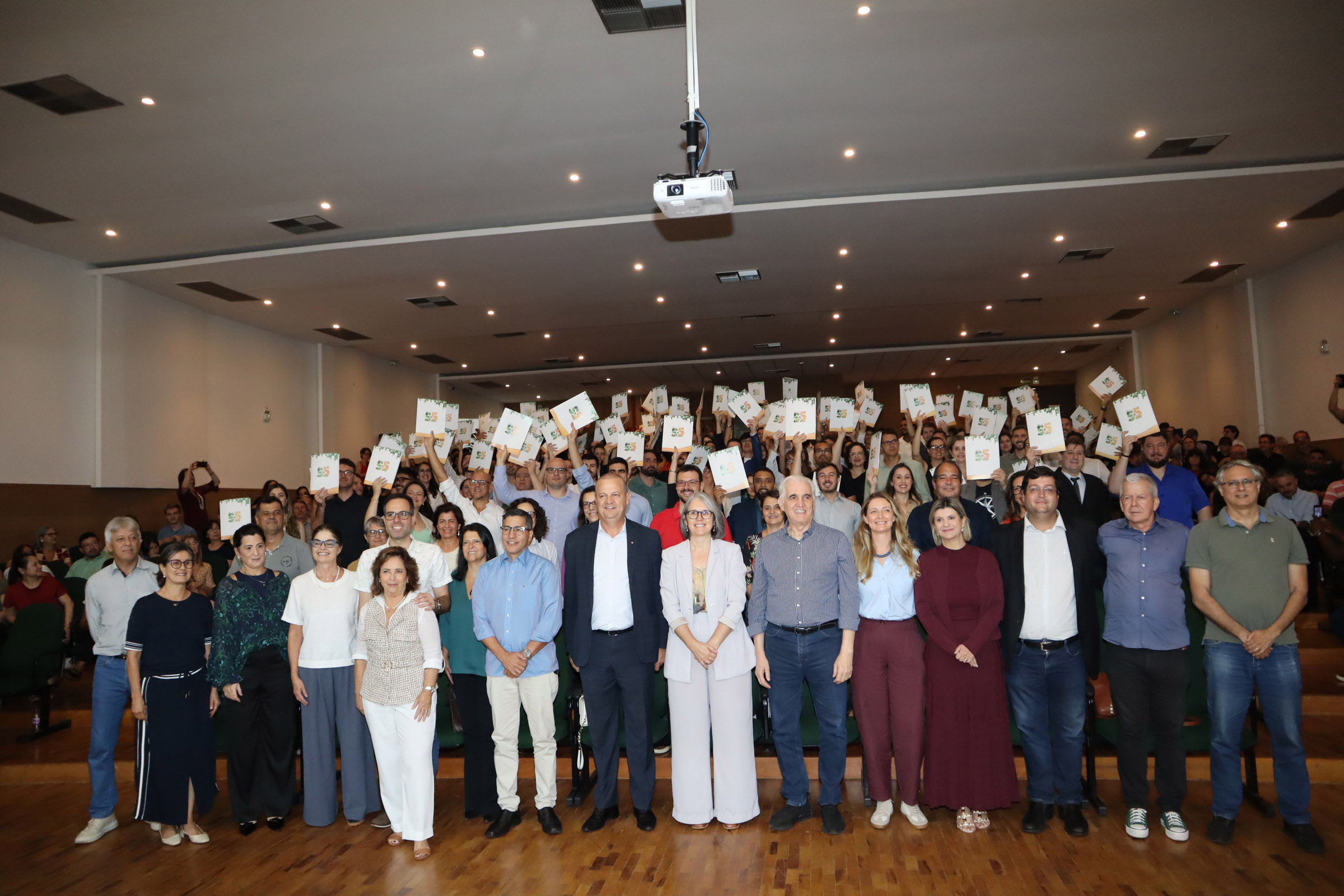 Novos professores da UEL tomam posse e reforçam ensino superior da região Norte