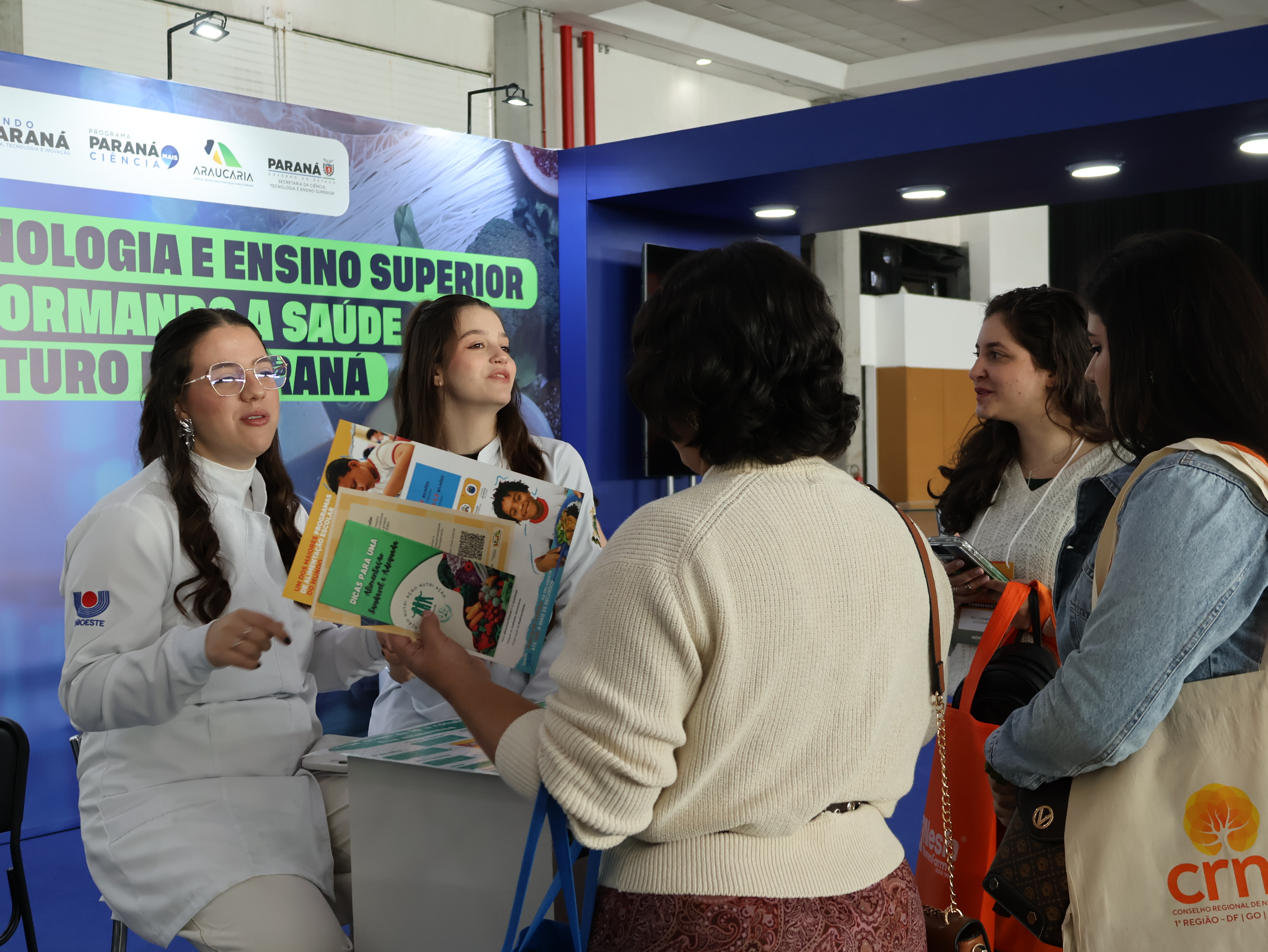 Paraná marca presença e apresenta exemplos em congresso nacional de nutrição