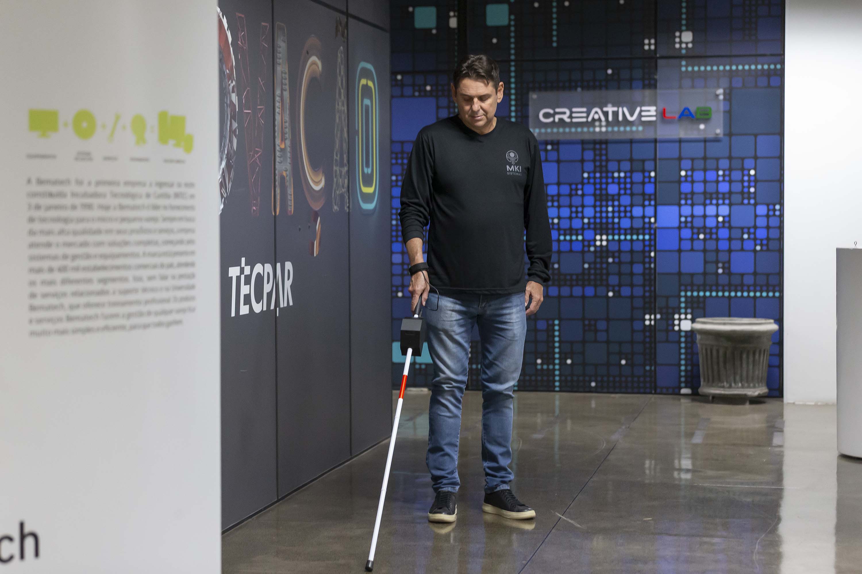 Startup incubada pelo Tecpar vai doar 100 bengalas inteligentes para deficientes visuais