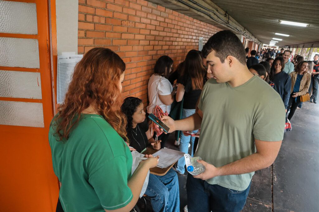 Com 18,4 mil inscritos, Vestibular 2027 da UEL acontece no fim de semana