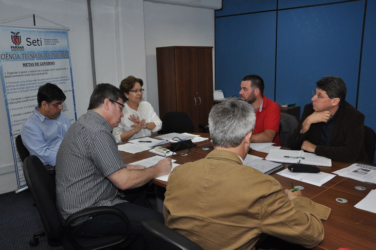 Nádina coordenoou a mesa de negociação