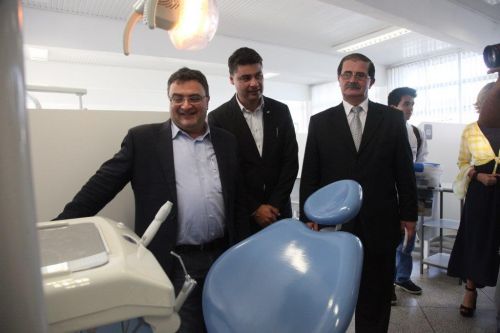 Secretários inauguram clínicas e anunciam mais UTIS