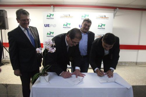 Secretários inauguram clínicas e anunciam mais UTIS