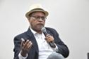 Servidores do Estado recebem ação da campanha Paraná Unidos contra o Racismo