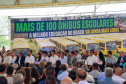 Em parceria com deputados, Governo começa entrega de 209 ônibus para a educação
