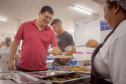 Ratinho Junior sanciona lei que garante segurança alimentar a universitários no Paraná