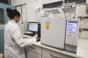 Laboratório da UEM realiza detecção de níveis de metanol em bebidas